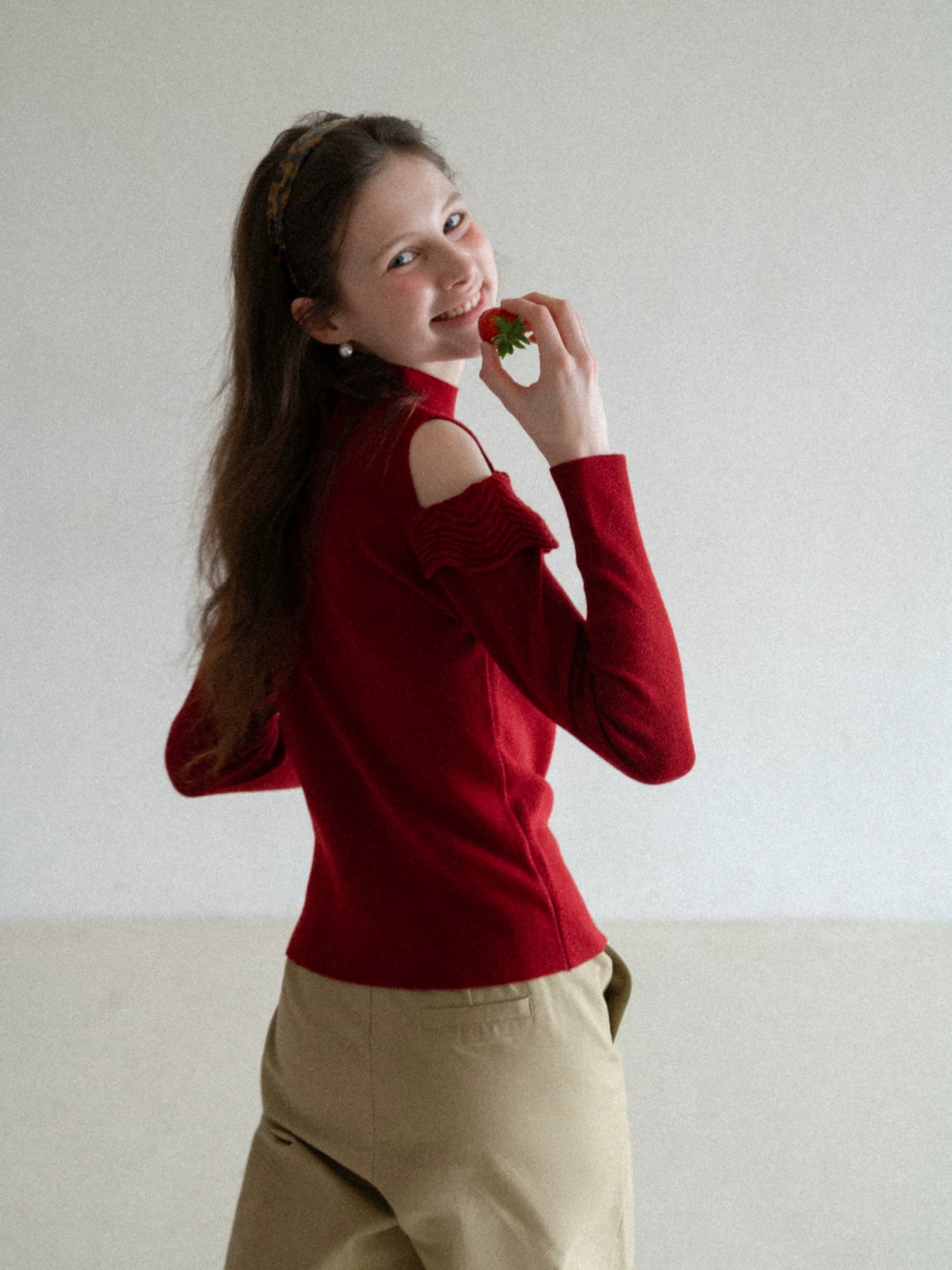 EGGKA Semi-turtleneck Wavy Edge Off-the-shoulder Long-sleeved Knitted Sweater