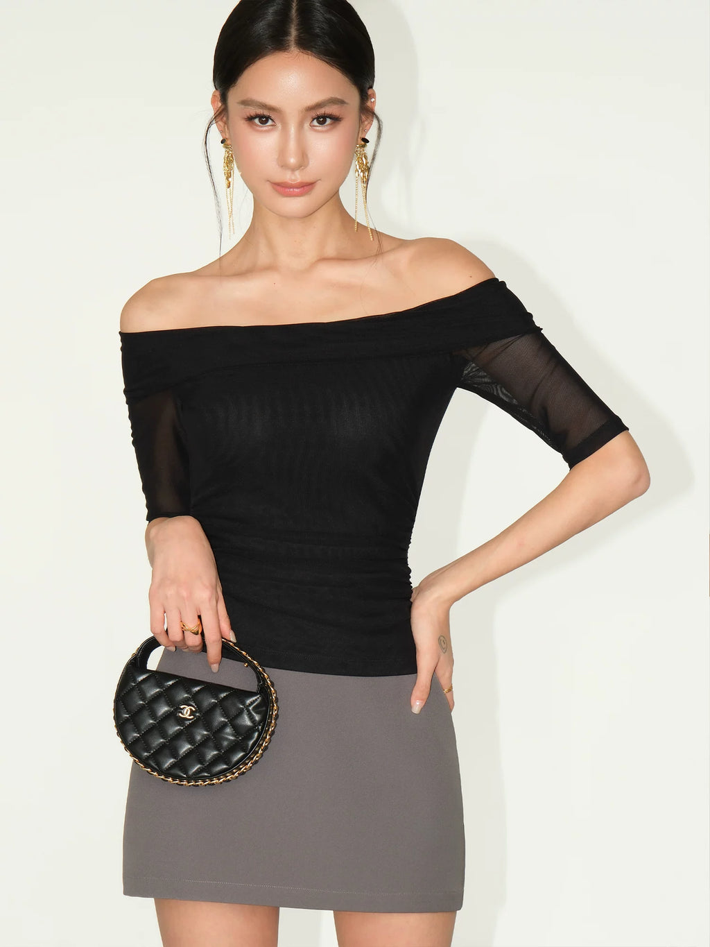 NEVA HU One-word Shoulder Mesh Stitching Slim Tee