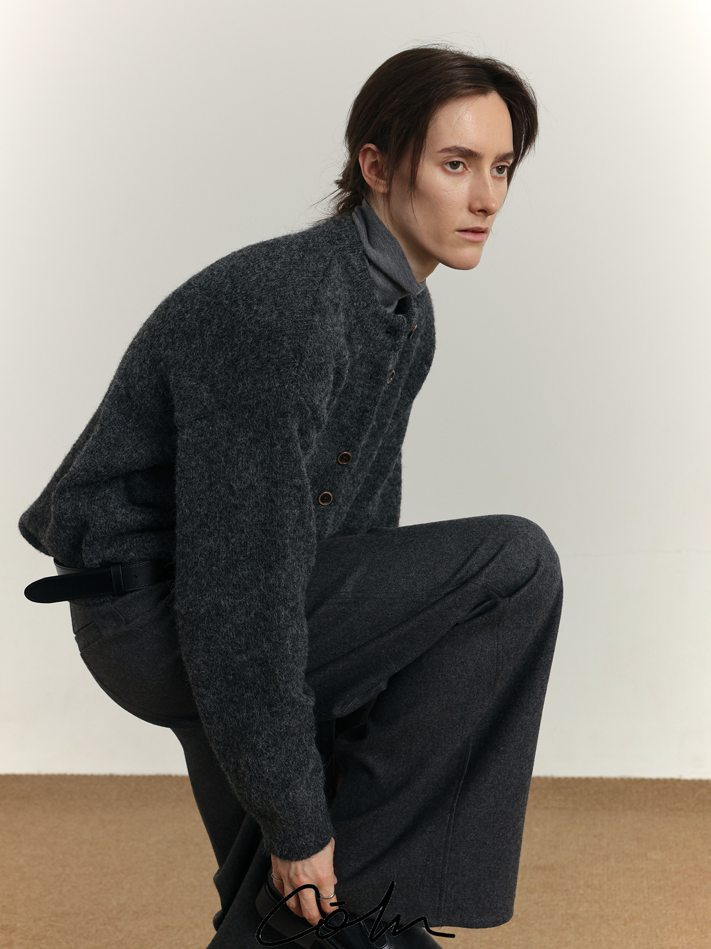 COLN Henry Neck Thickened Sweater