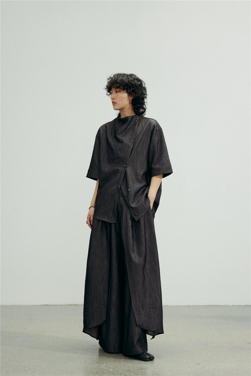 SUNYVONNE Asymmetrical Diagonal Collar Loose Short-sleeve Shirt