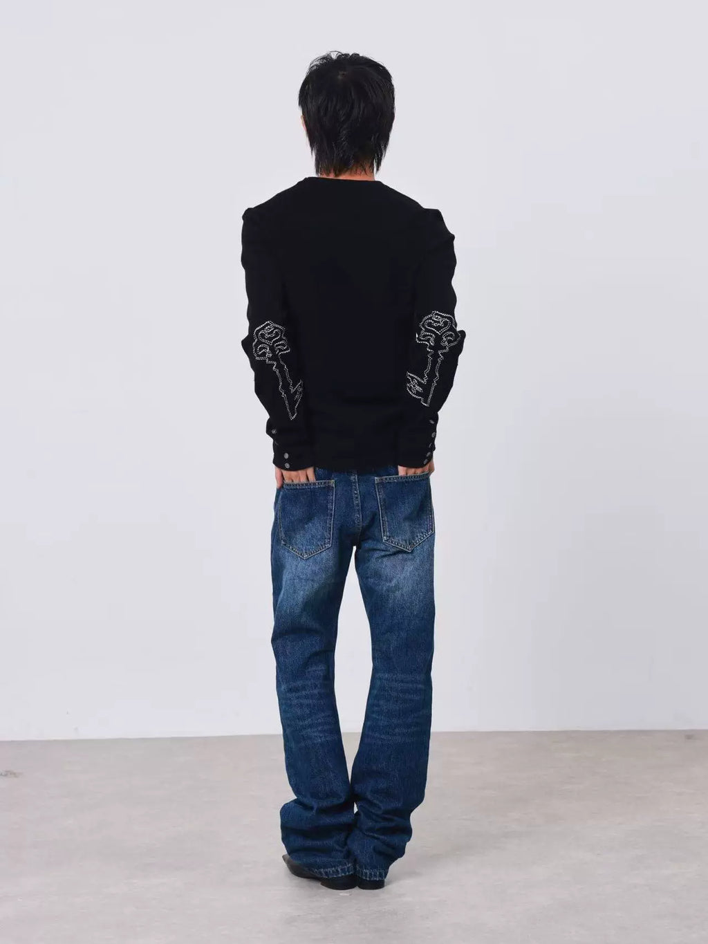 DETW Key Embroidery Premium Front Shoulder Slim Knitted Sweater