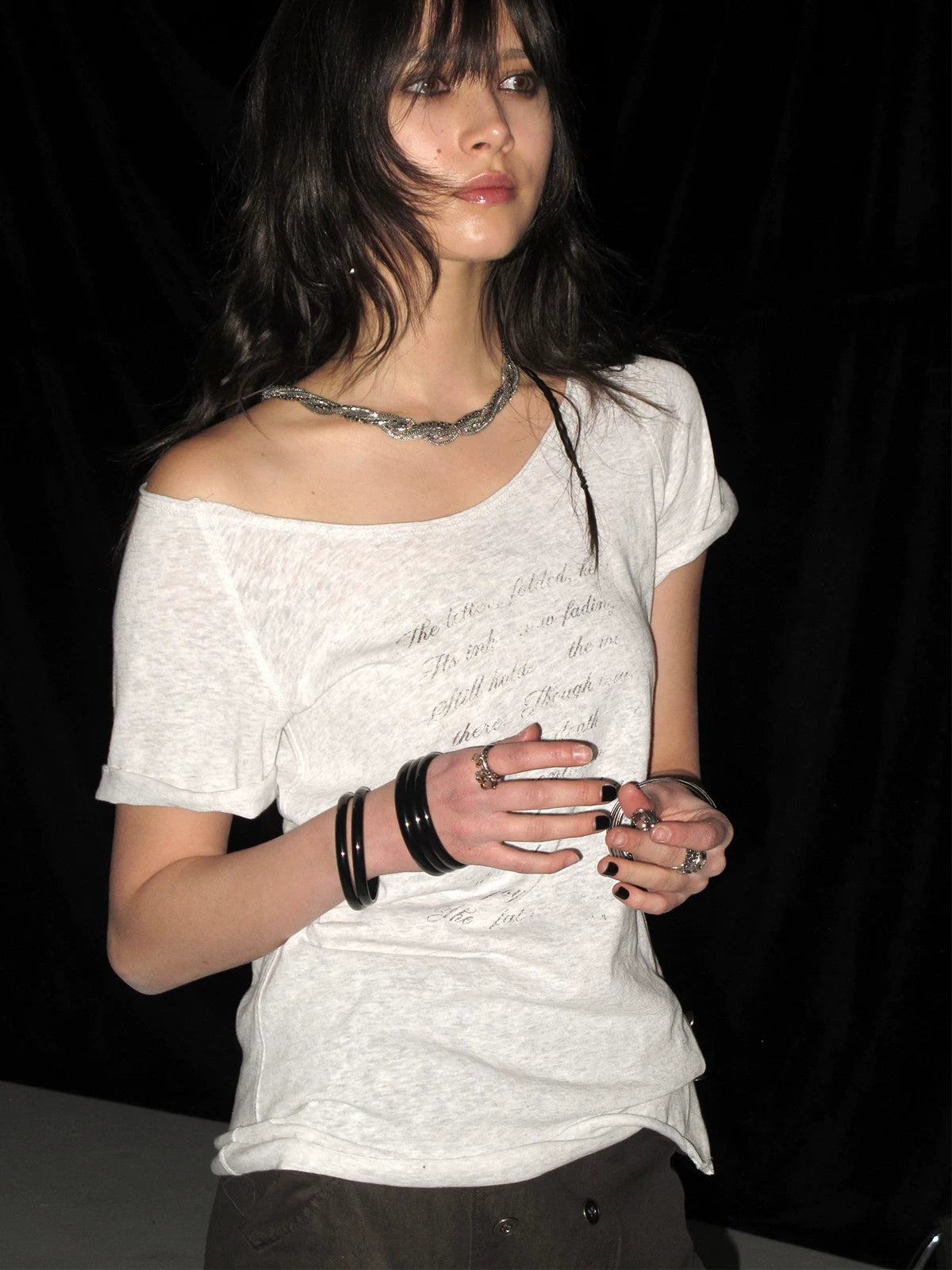 WearAndtear Light Large Round Neck Shoulder Plunger Tee