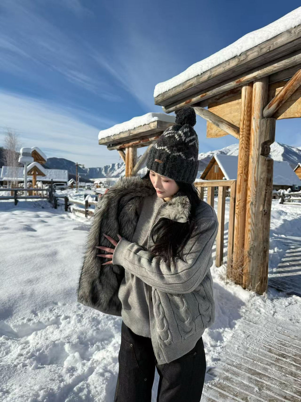 EME Knitted Stand-neck Zip-up Cardigan