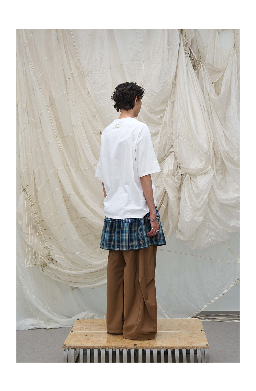 RELABEL Skin-friendly Shoulder Casual Tee