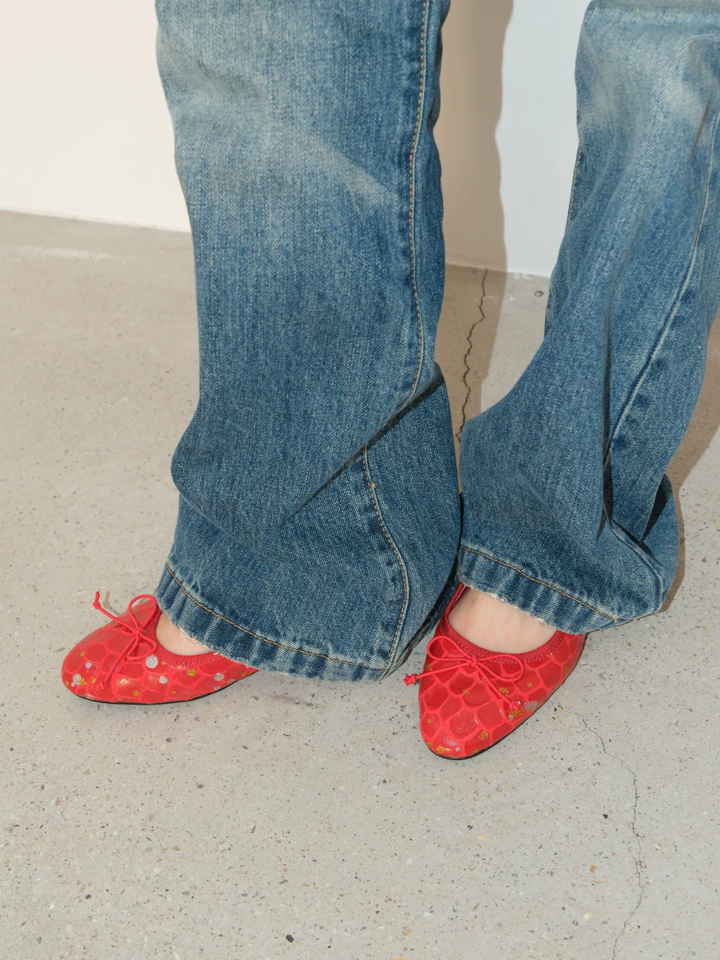Mooreyu Bow Irregular Polka Dot Shallow Mouth Flat Shoes