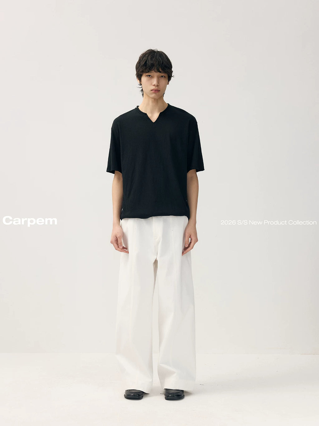 CARPEM Thin V-neck Rough Edge Casual Tee