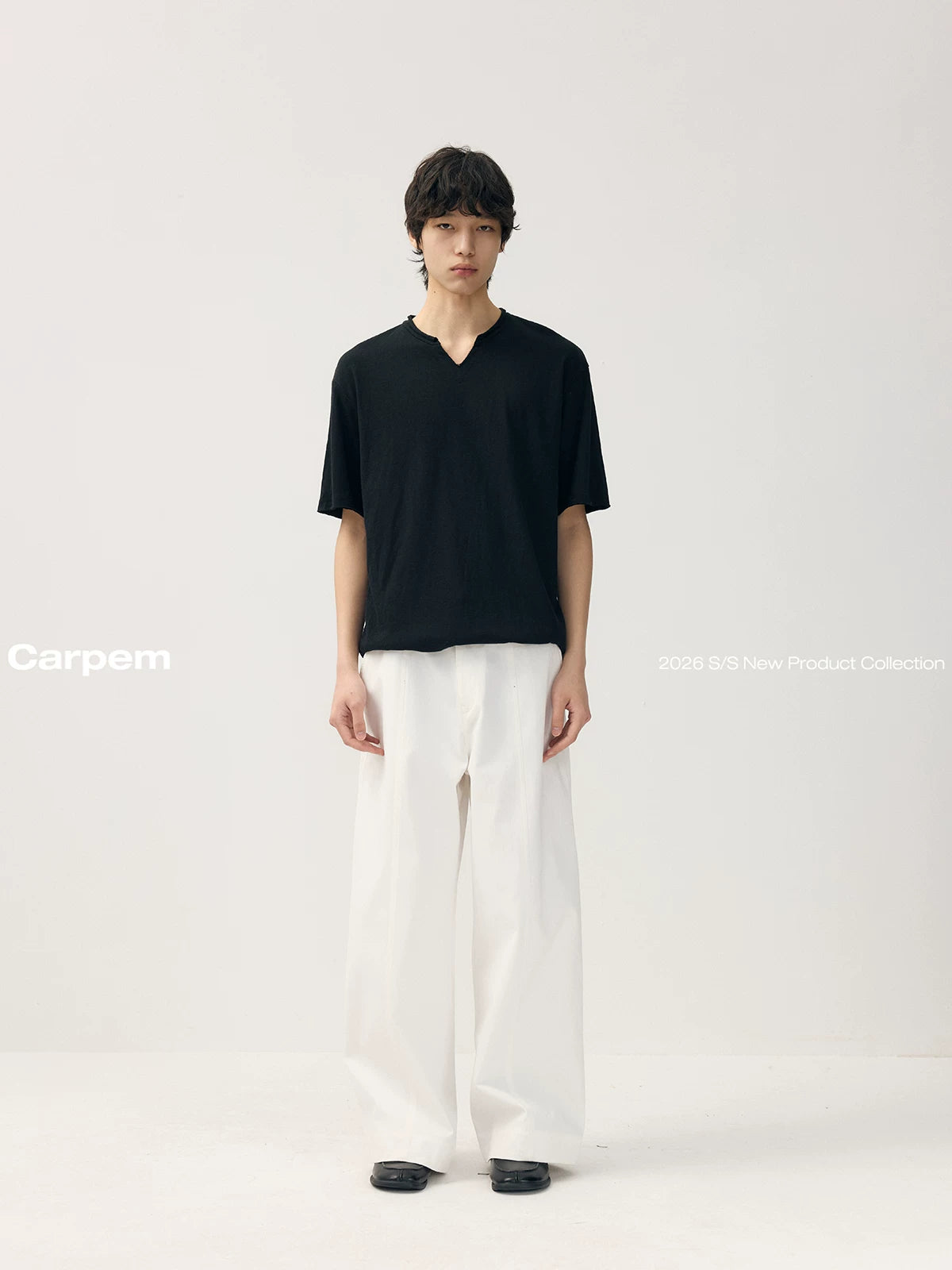 CARPEM Thin V-neck Rough Edge Casual Tee