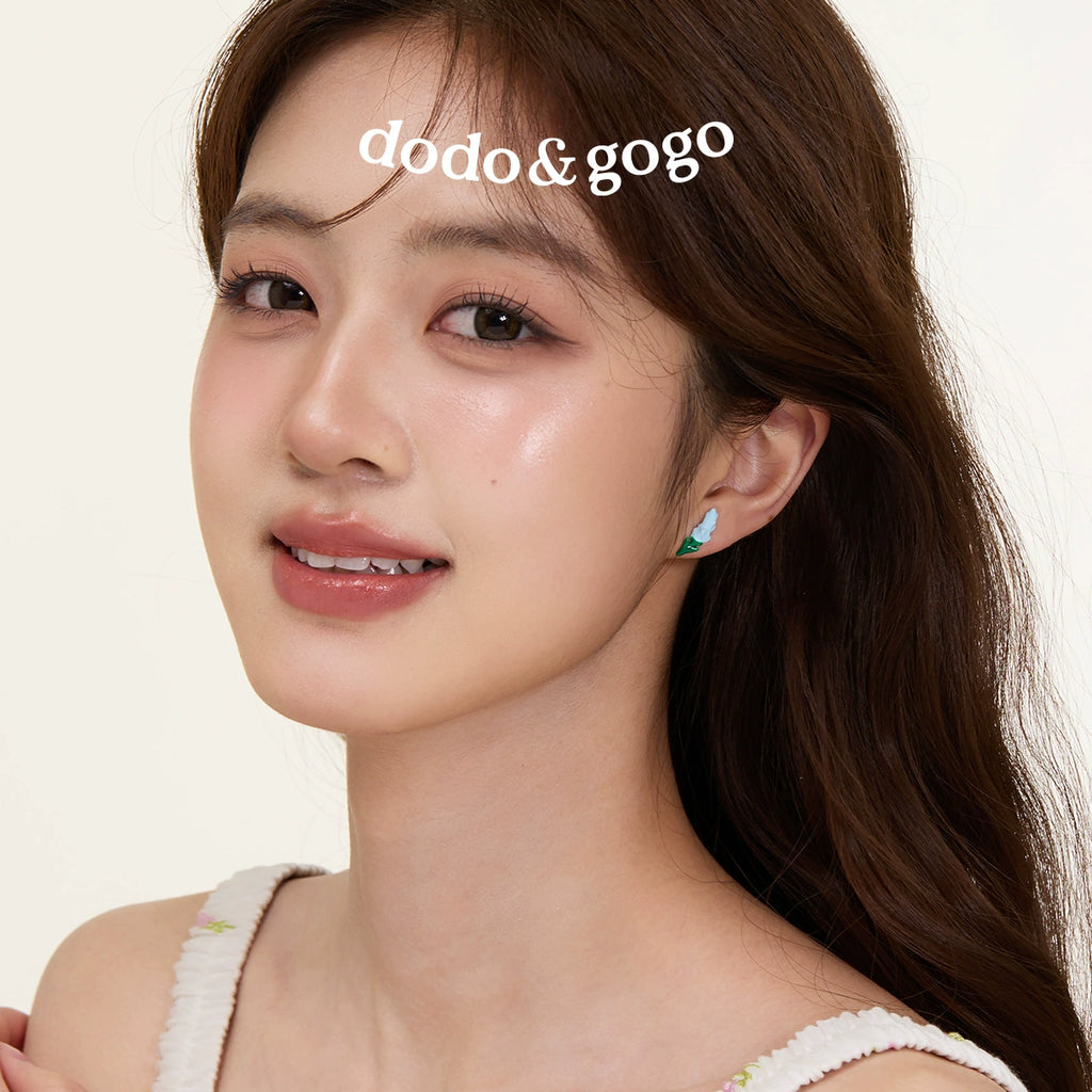 DODOGOGO Sweet Little Fresh Asymmetrical Rabbit Earrings