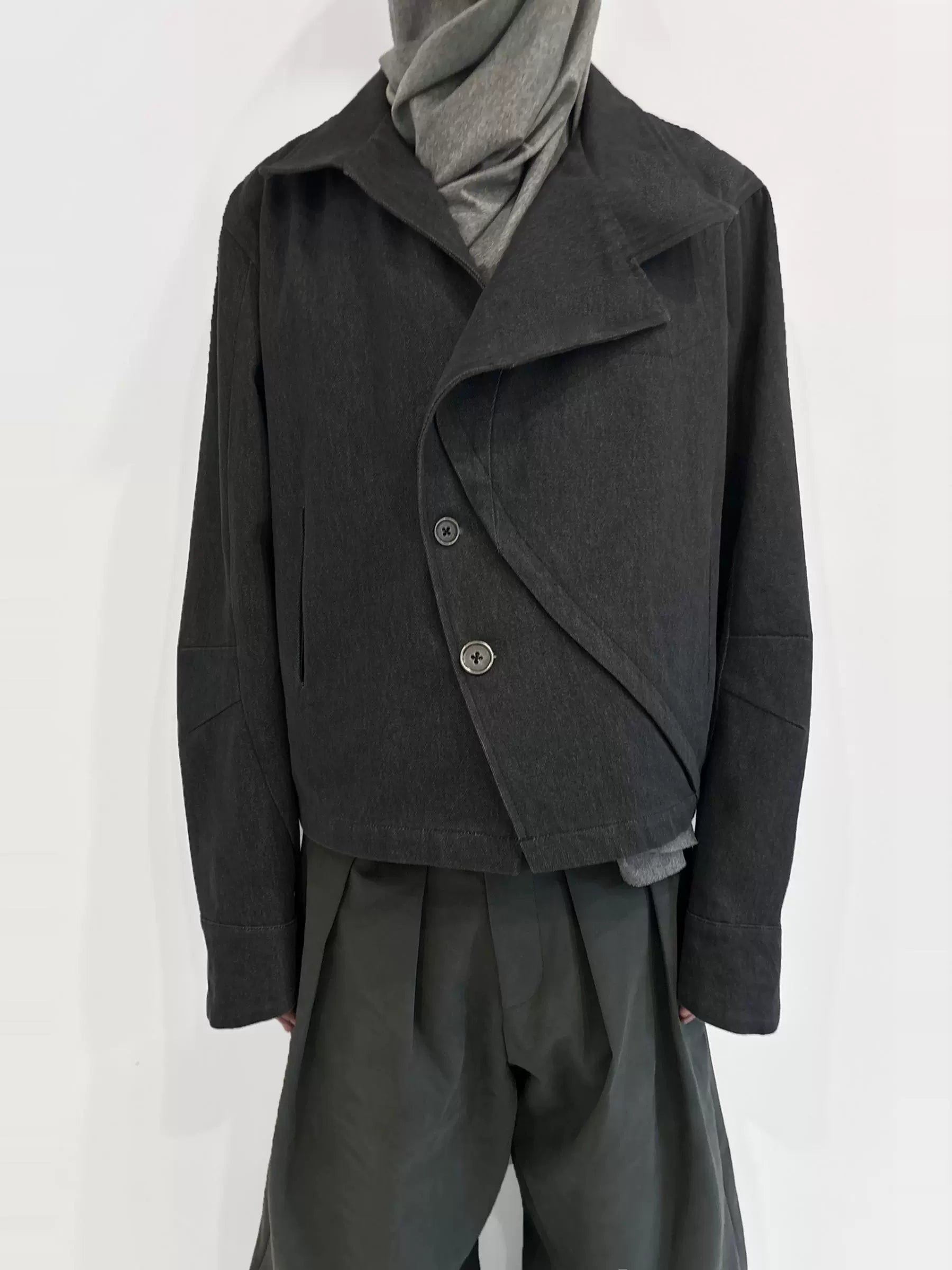 BEVAN UP Slanted Lapel Cut Short Silhouette Denim Jacket