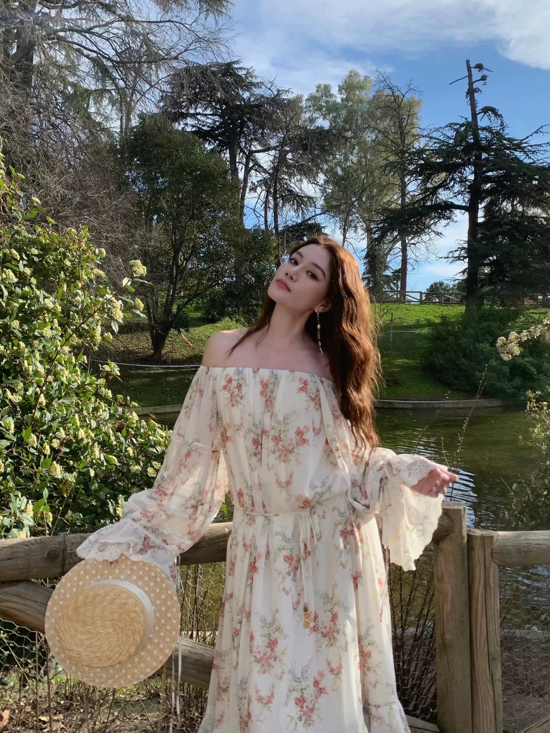1S Floral One-word Collar Off-the-shoulder Horn Dress