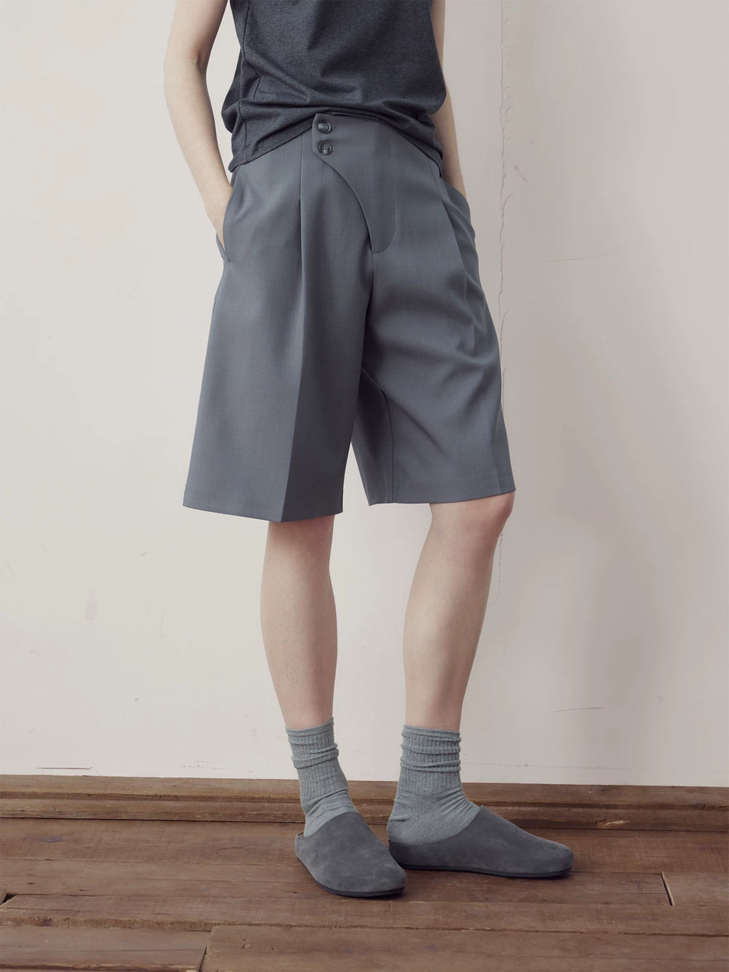 COLN Minimalist Anti-wrinkle Straight Loose Shorts