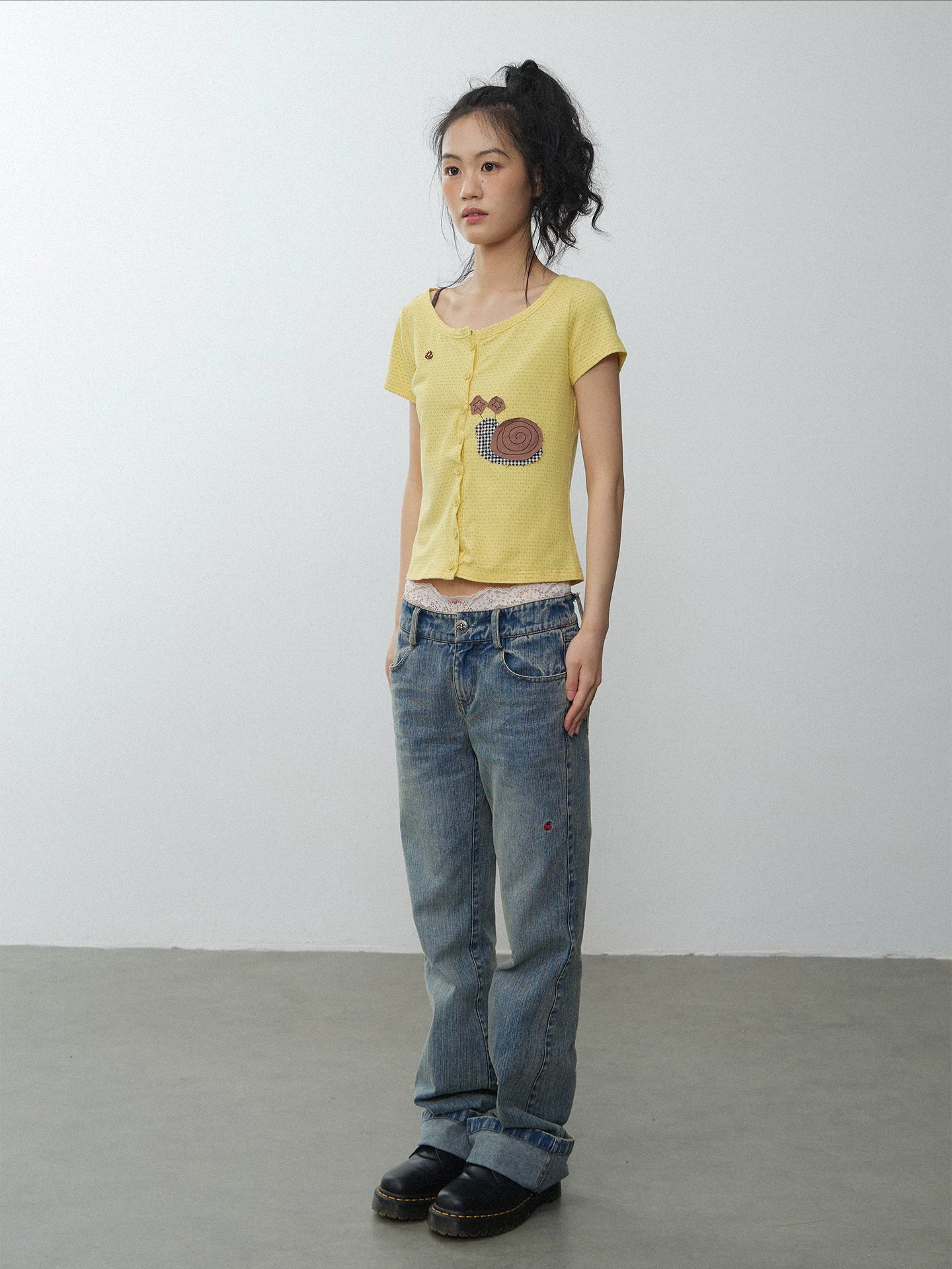 In Two Twos Snail Patch Embroidered Casual Tee