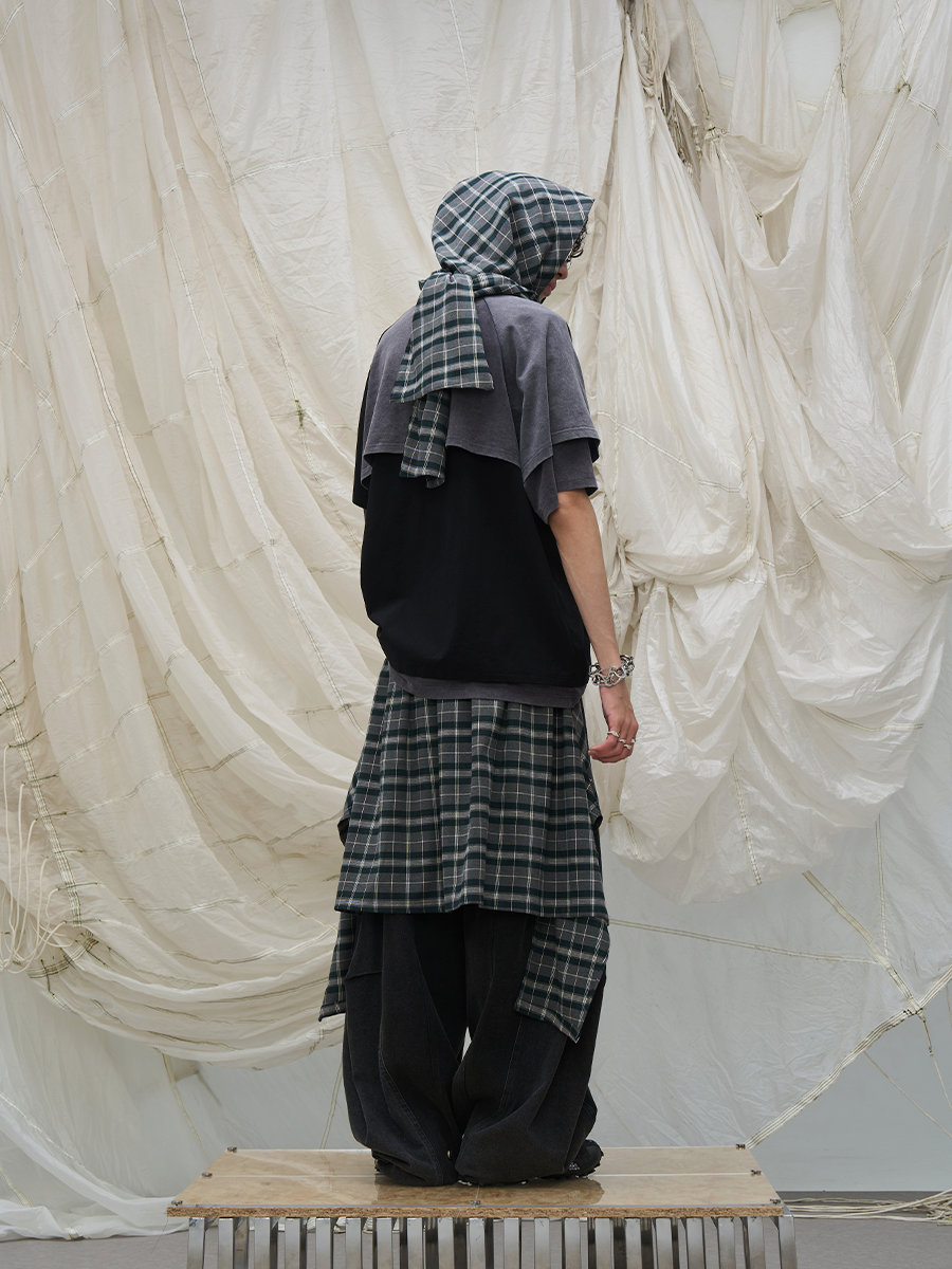 RELABEL Removable Scarf Multi-layer Contrasting Tee