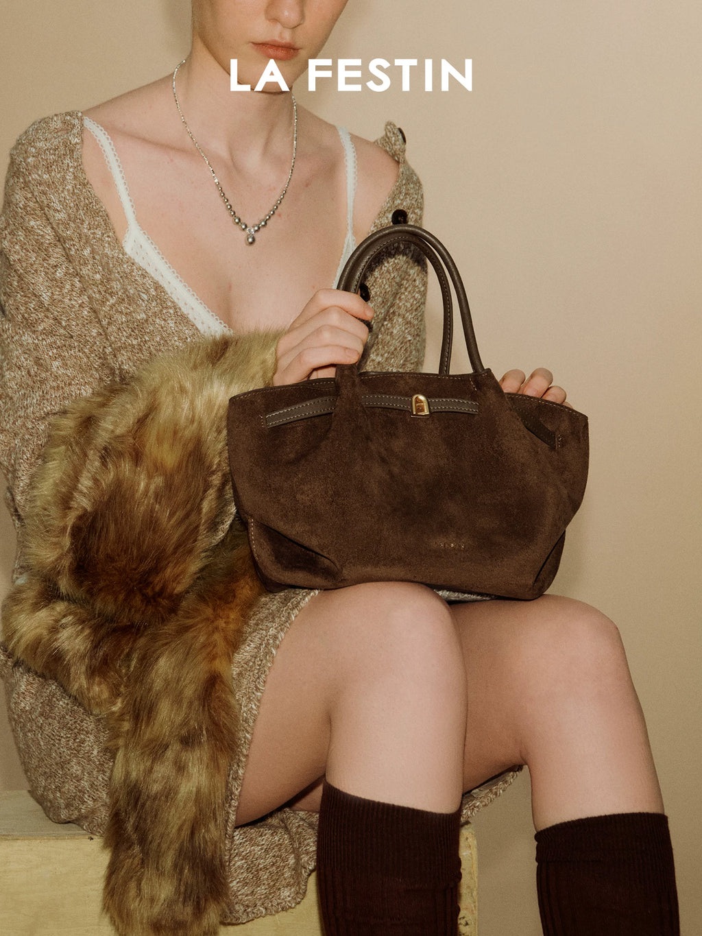 La Festin Niche Messenger Bag
