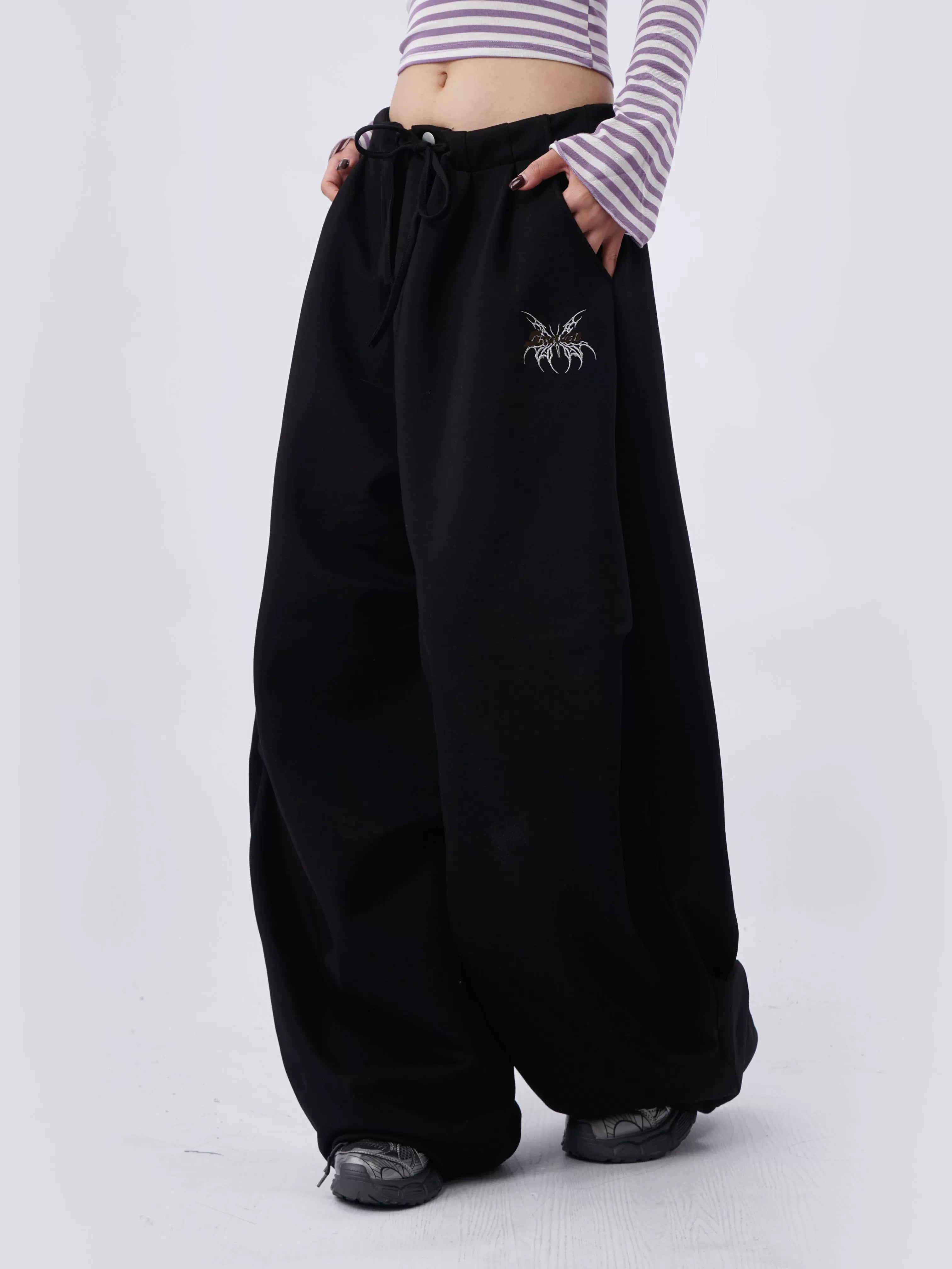 SAMUSAN Wide-leg Pleated Sweatpants