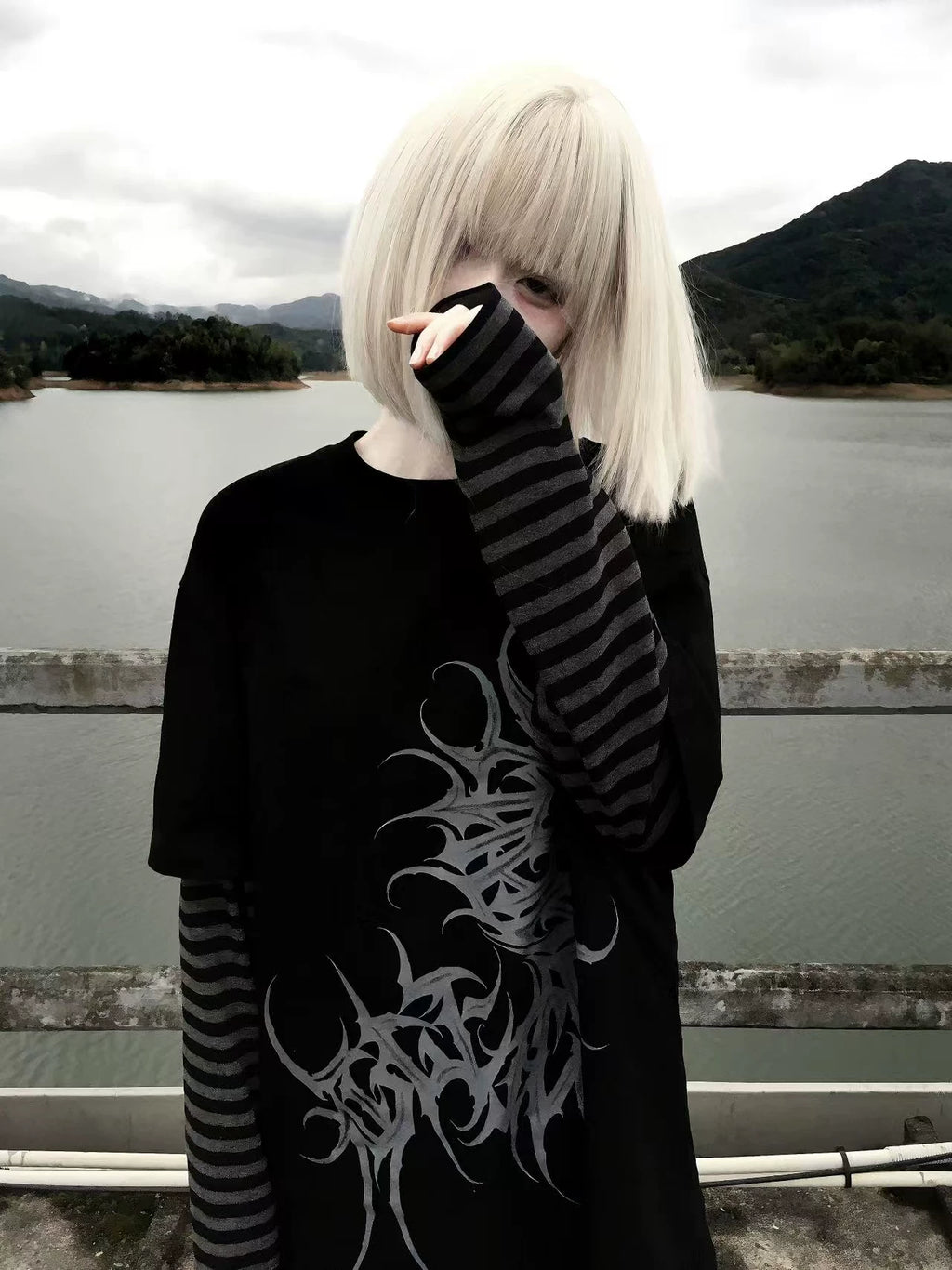 Wetbody Centipede Print Fake Two Long Sleeves