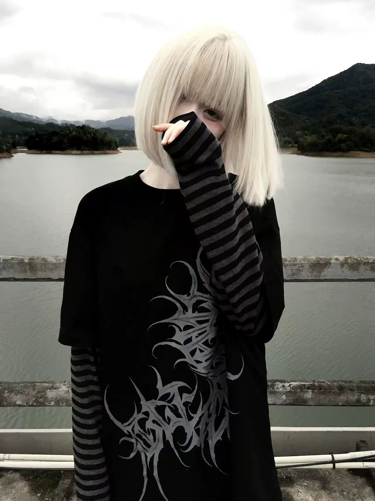 Wetbody Centipede Print Fake Two Long Sleeves