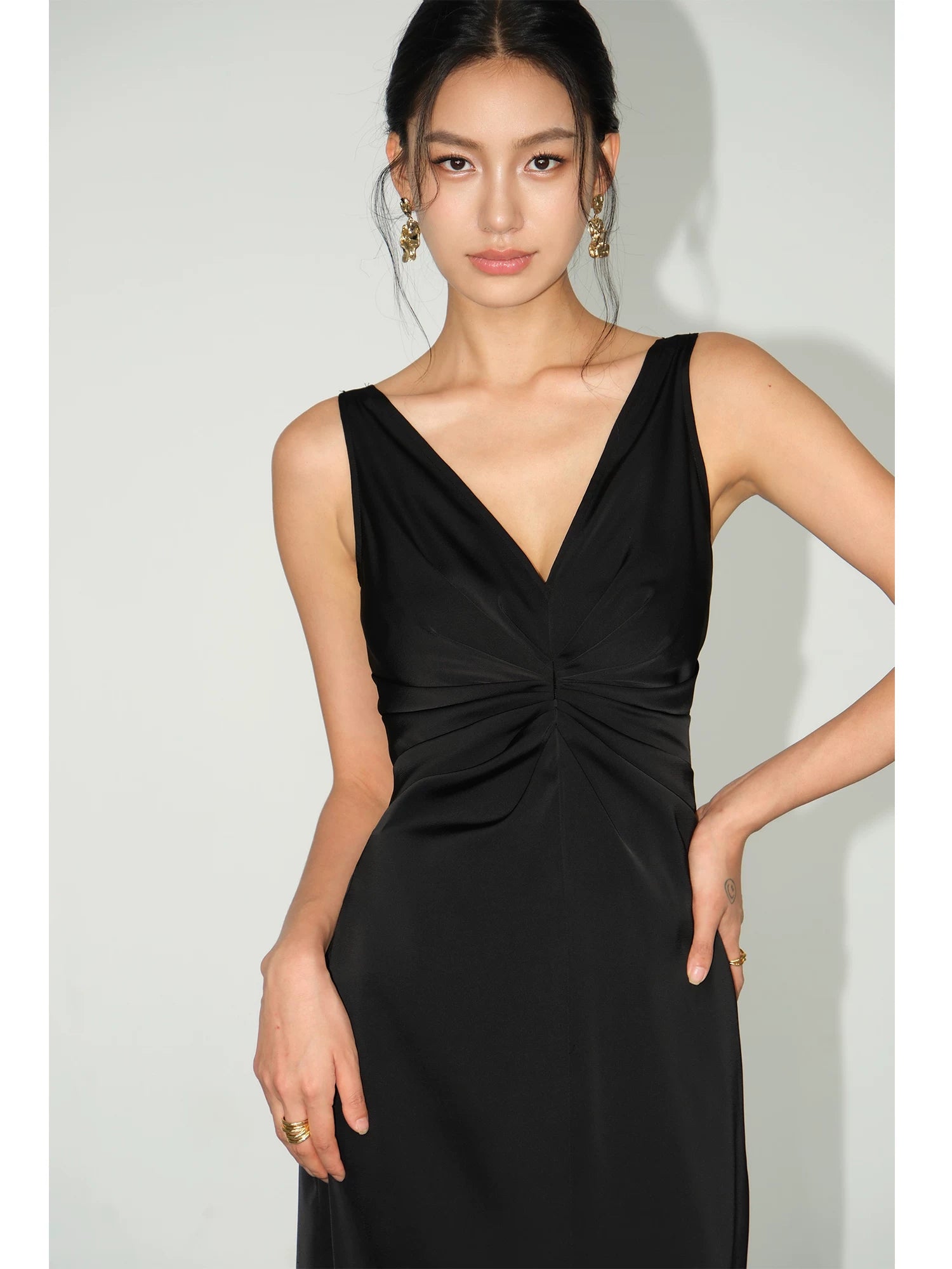 NEVA HU Waist V-neck Sleeveless Dress