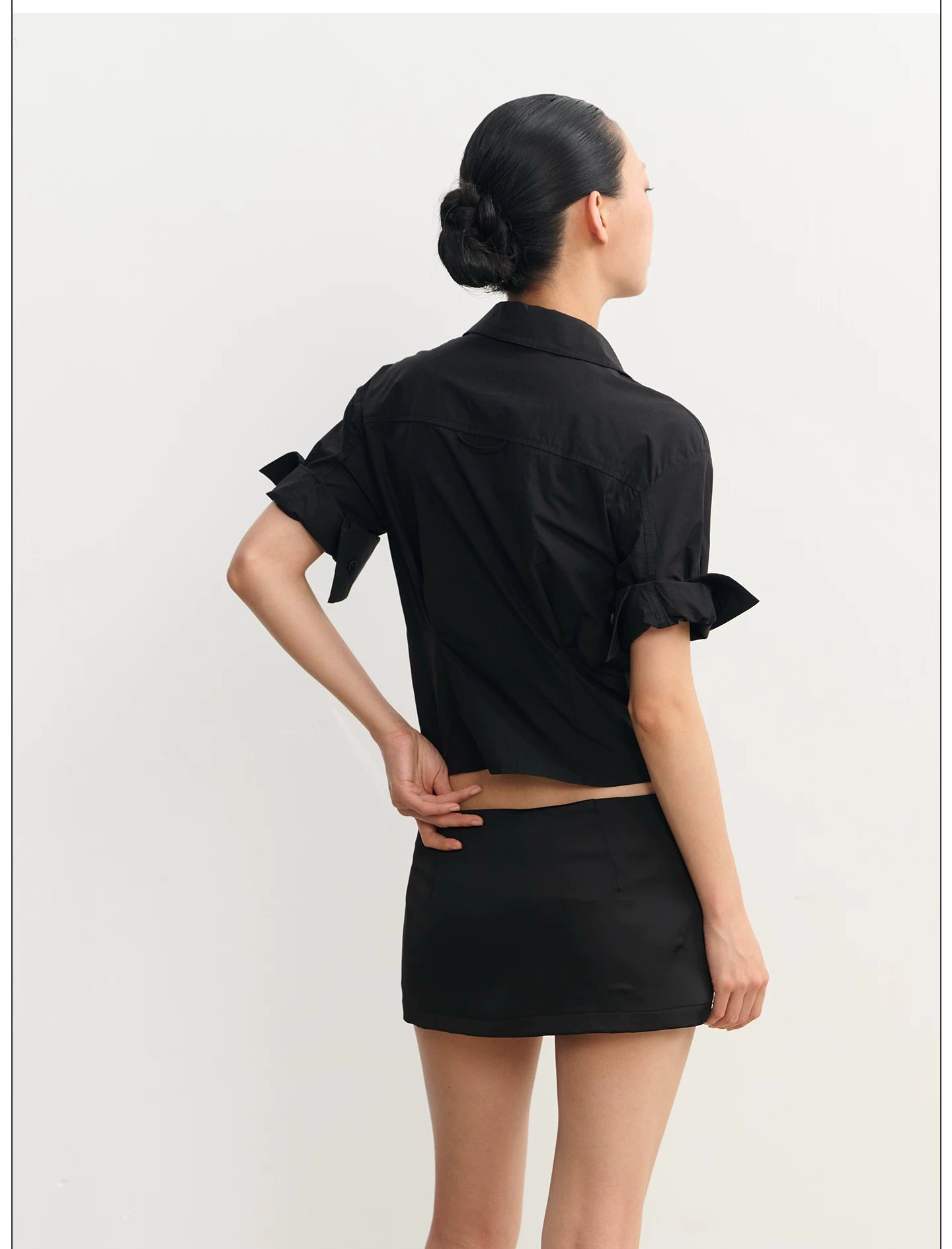 LINY LIBERTY Pinch Pleated V-neck Short Waist Shirt