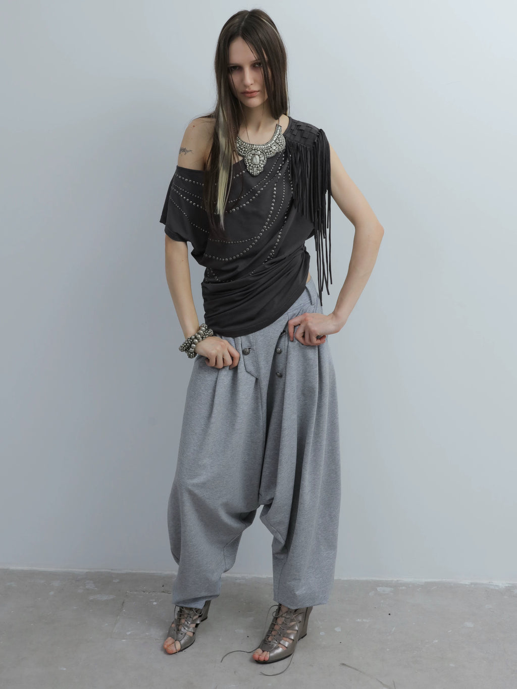 DoublePunch Off-Shoulder Tassel Loose Pleated Hot Diamond Tee