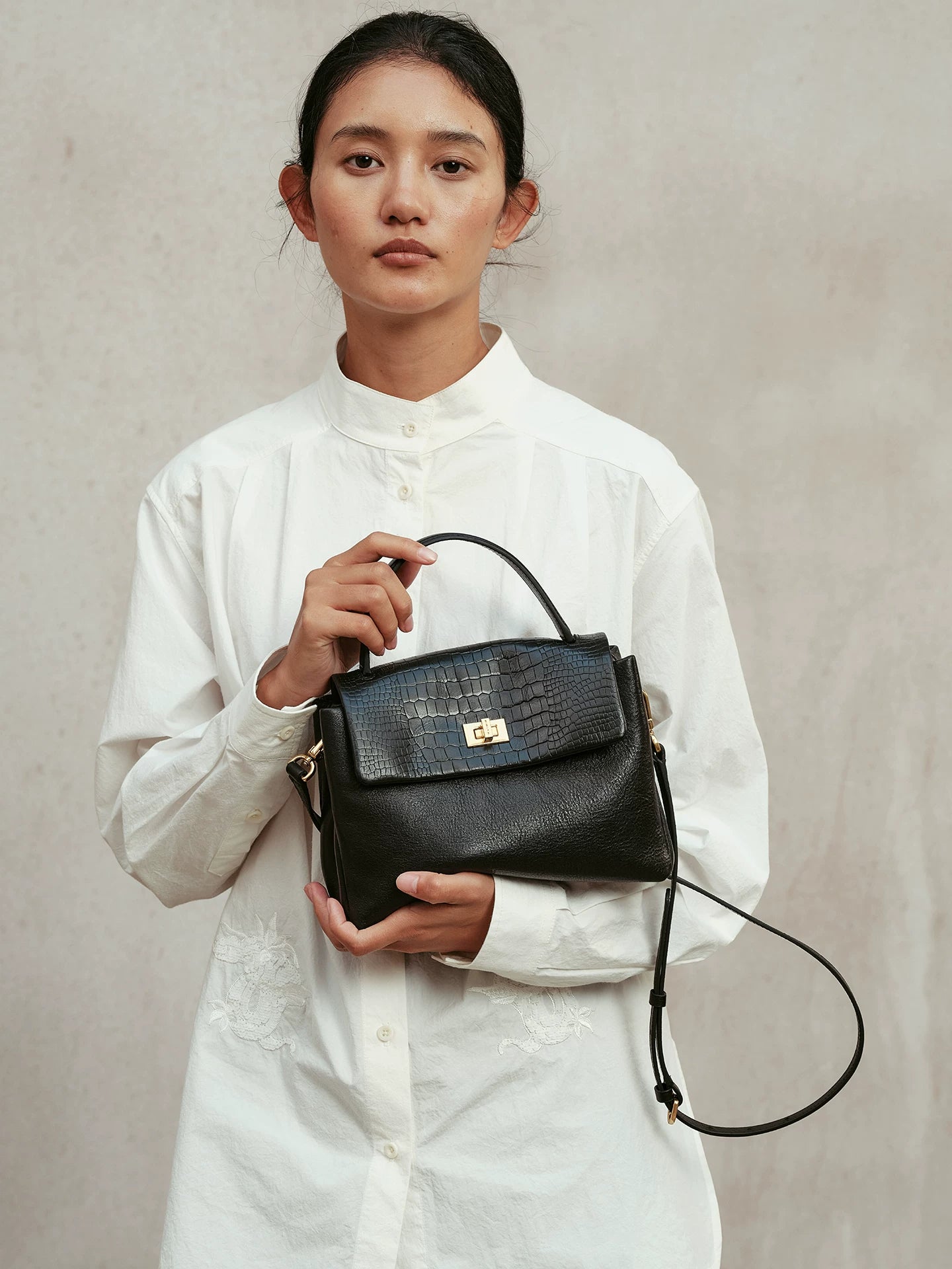 AVALEA Color-matching Shoulder Bag