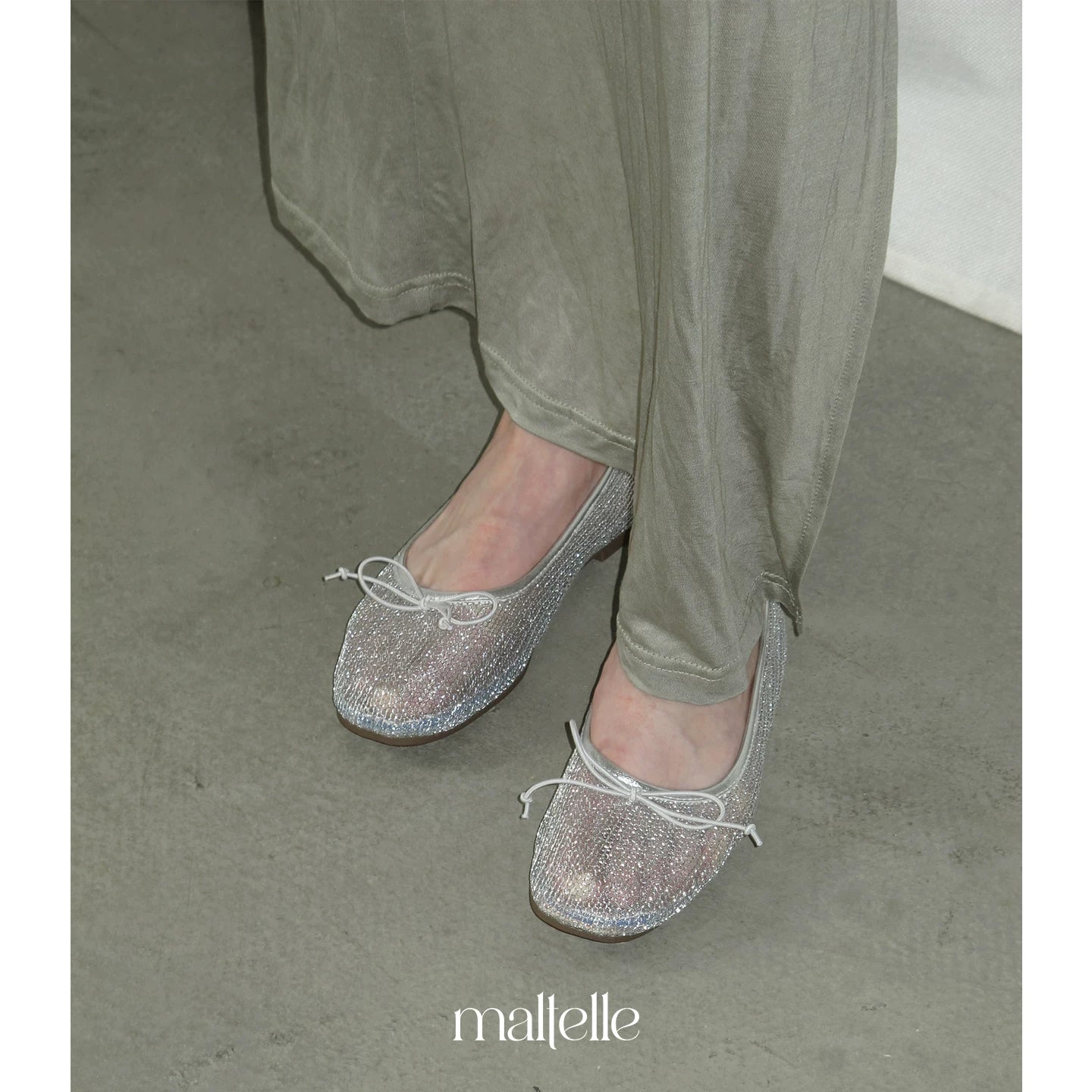 Maltelle Hollow Rhinestone Breathable Bow Flat Shoes