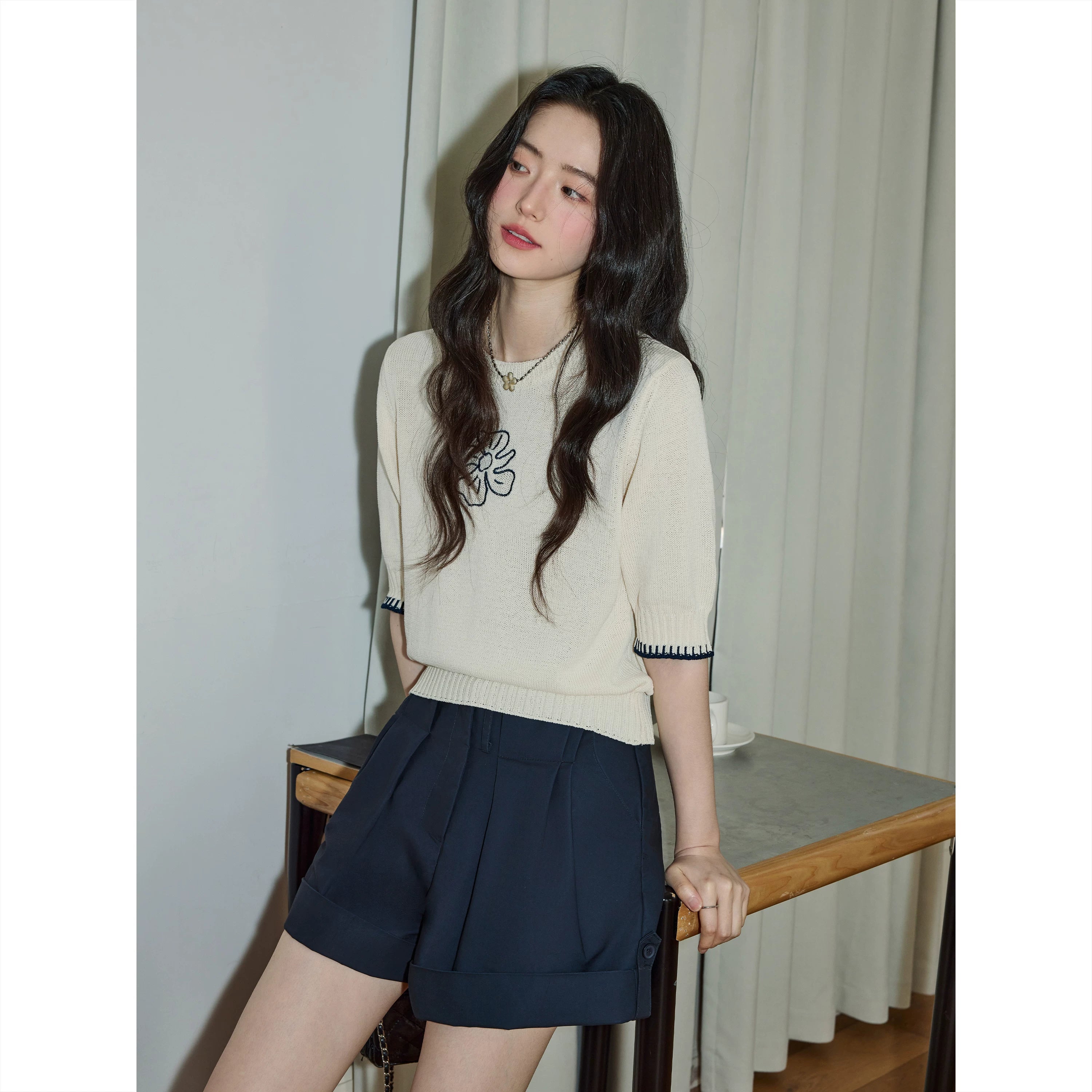 XUJING Embroidery Front Shoulder Knitted Tee