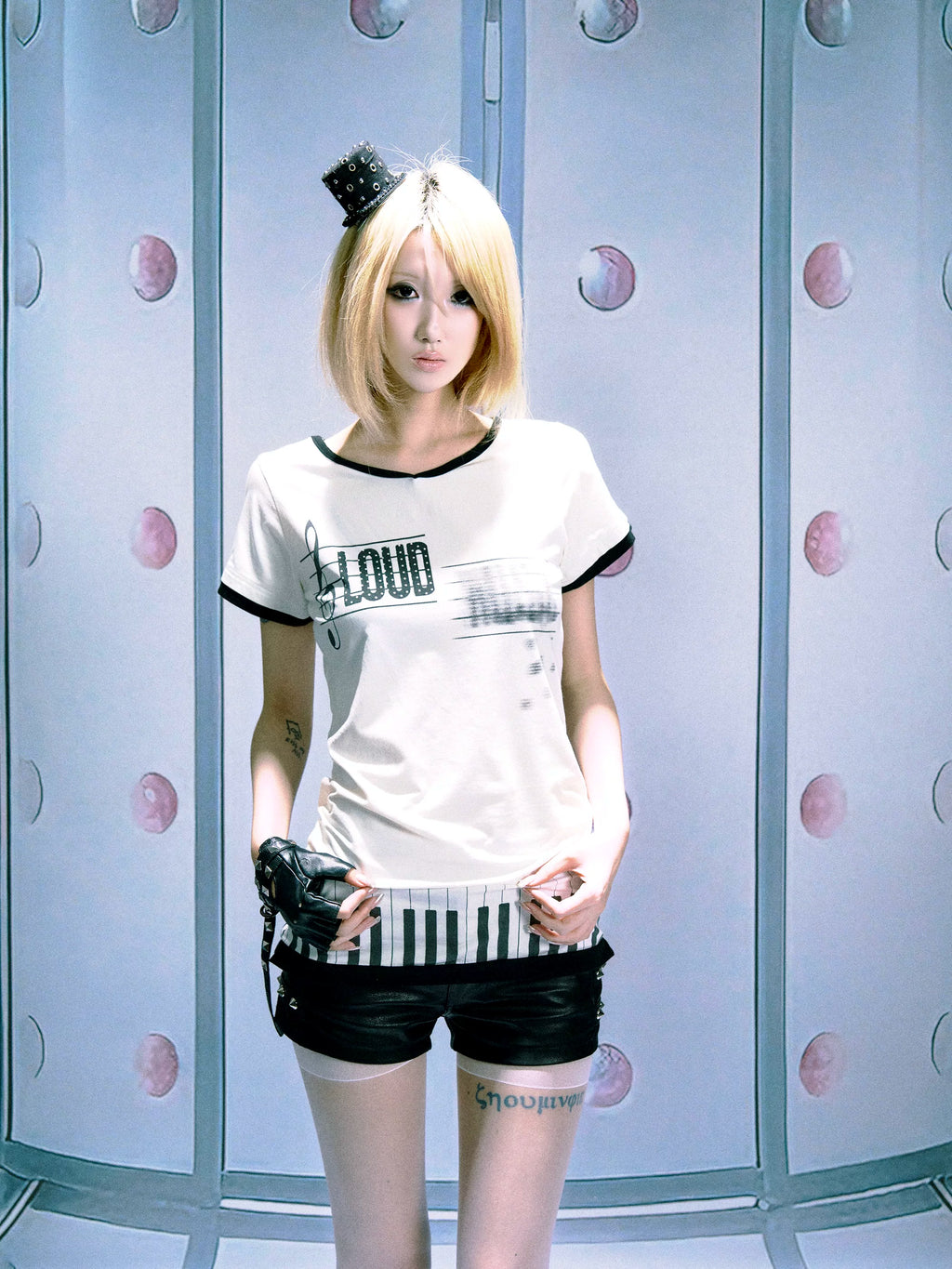 PAIKI Zero Keys V-Neck Polka Dots Slim Shoulder Tee