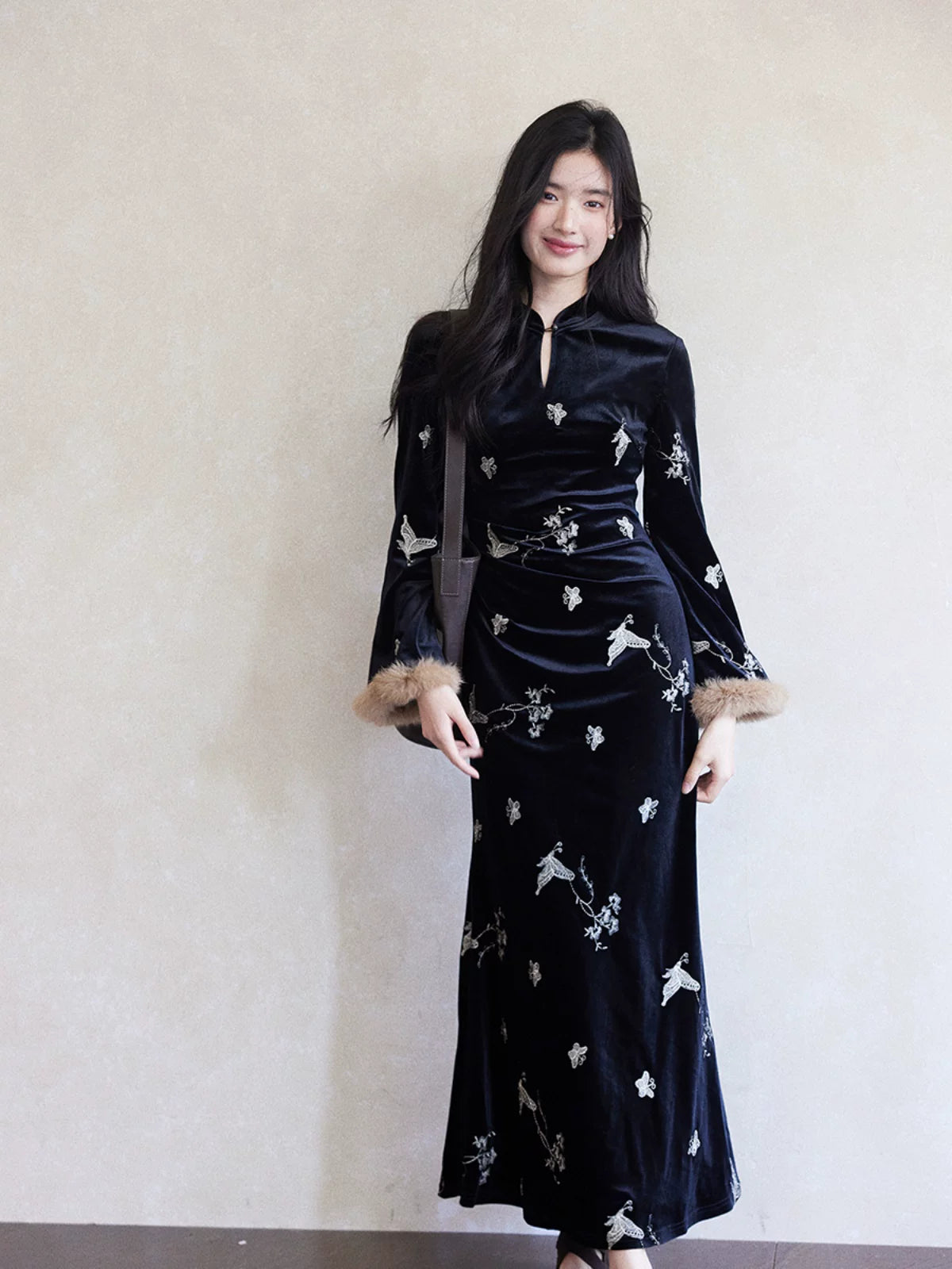 TYANG Retro Heavy Industry Embroidered Velvet Dress