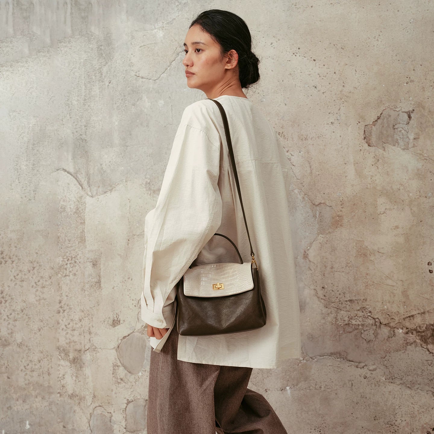 AVALEA Color-matching Shoulder Bag