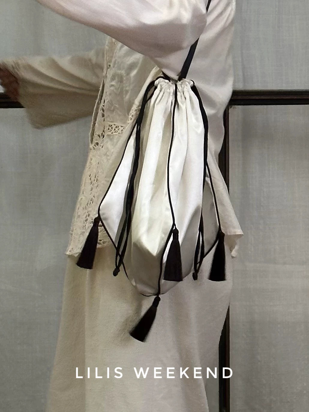 Lilis Weekend Retro Drawstring Lantern Fringed Bag