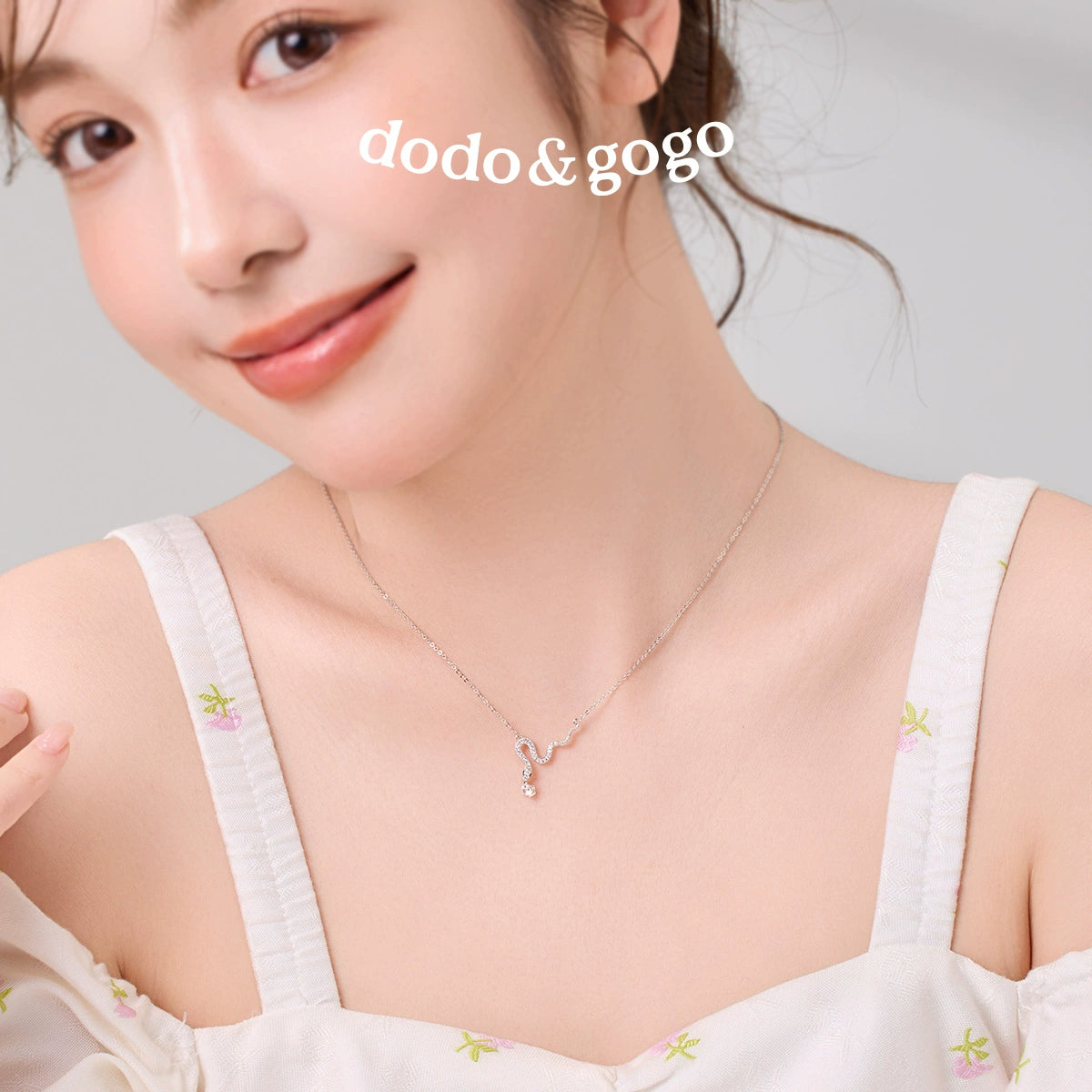 DODOGOGO Full Zirconium Snake Necklace