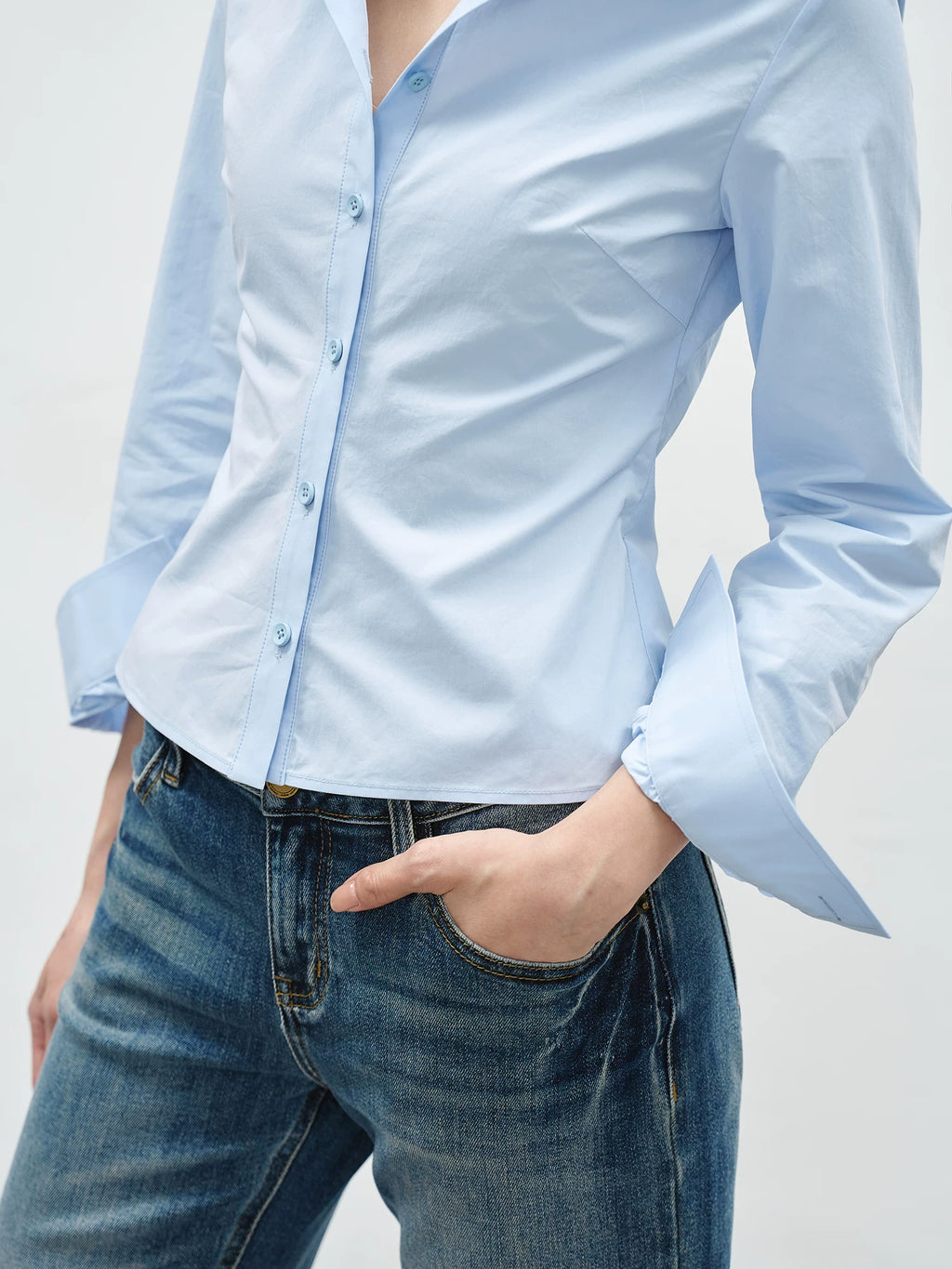 EIGHTHMONTH Waist V-neck Slim Shirt