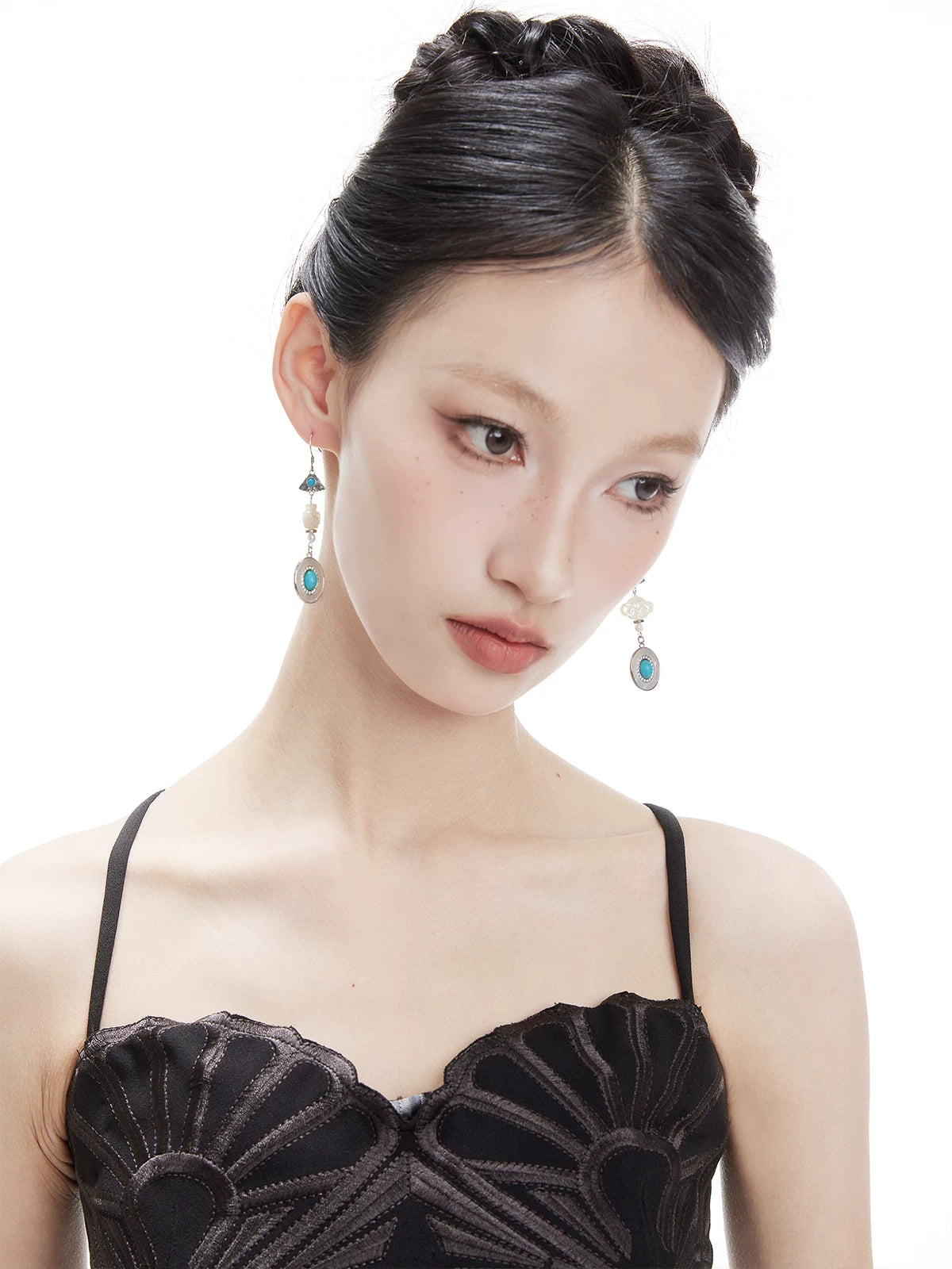 NO SOLUTION Vintage Court Gem Earrings
