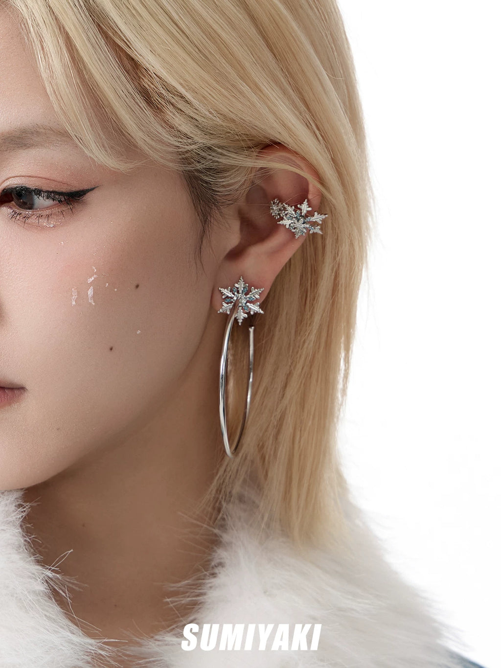 SUMIYAKI Exquisite Snowflake Tassel Ear Clips