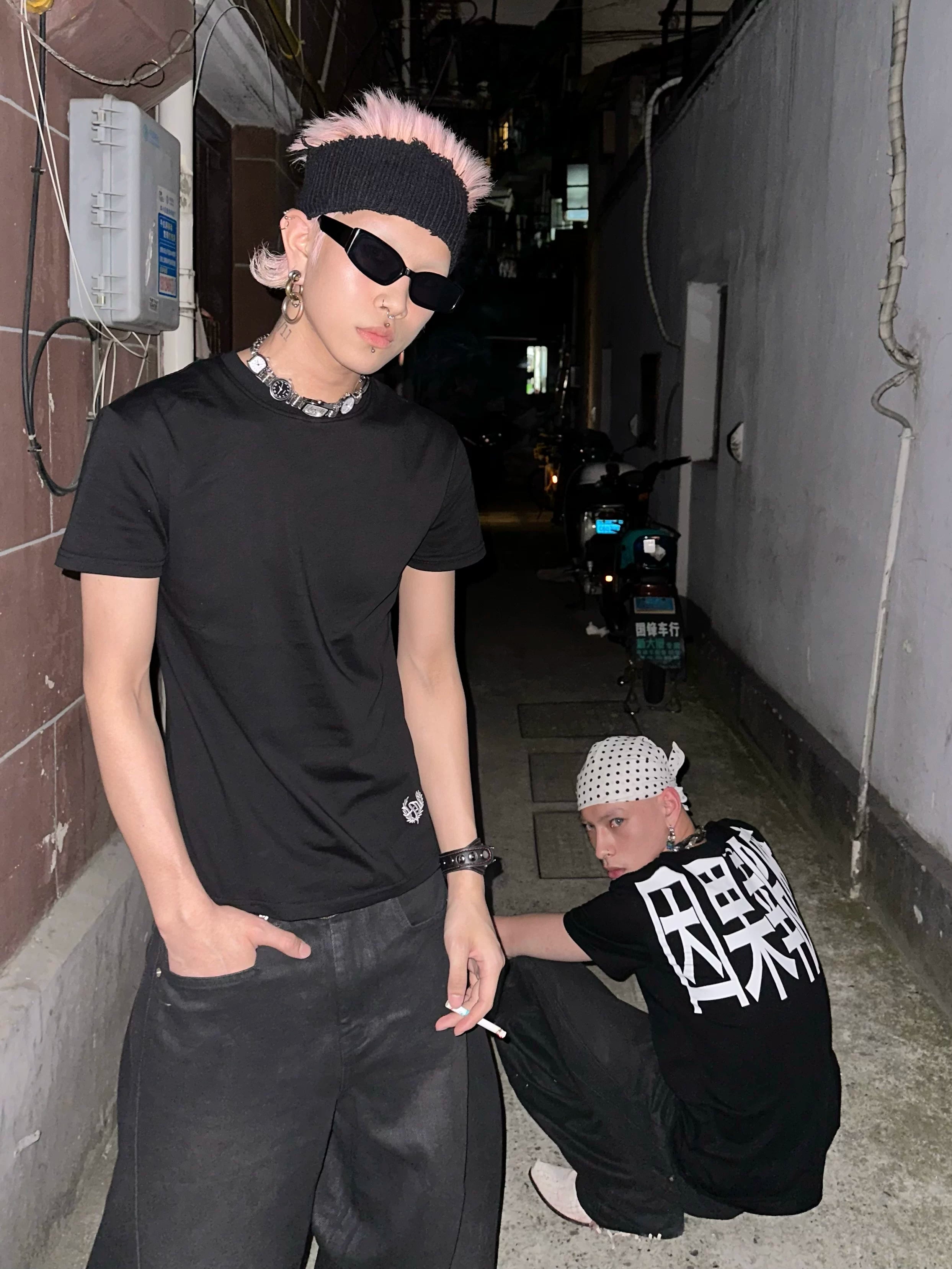 KARMANISTIC Embroidery Slim Round Neck Tee