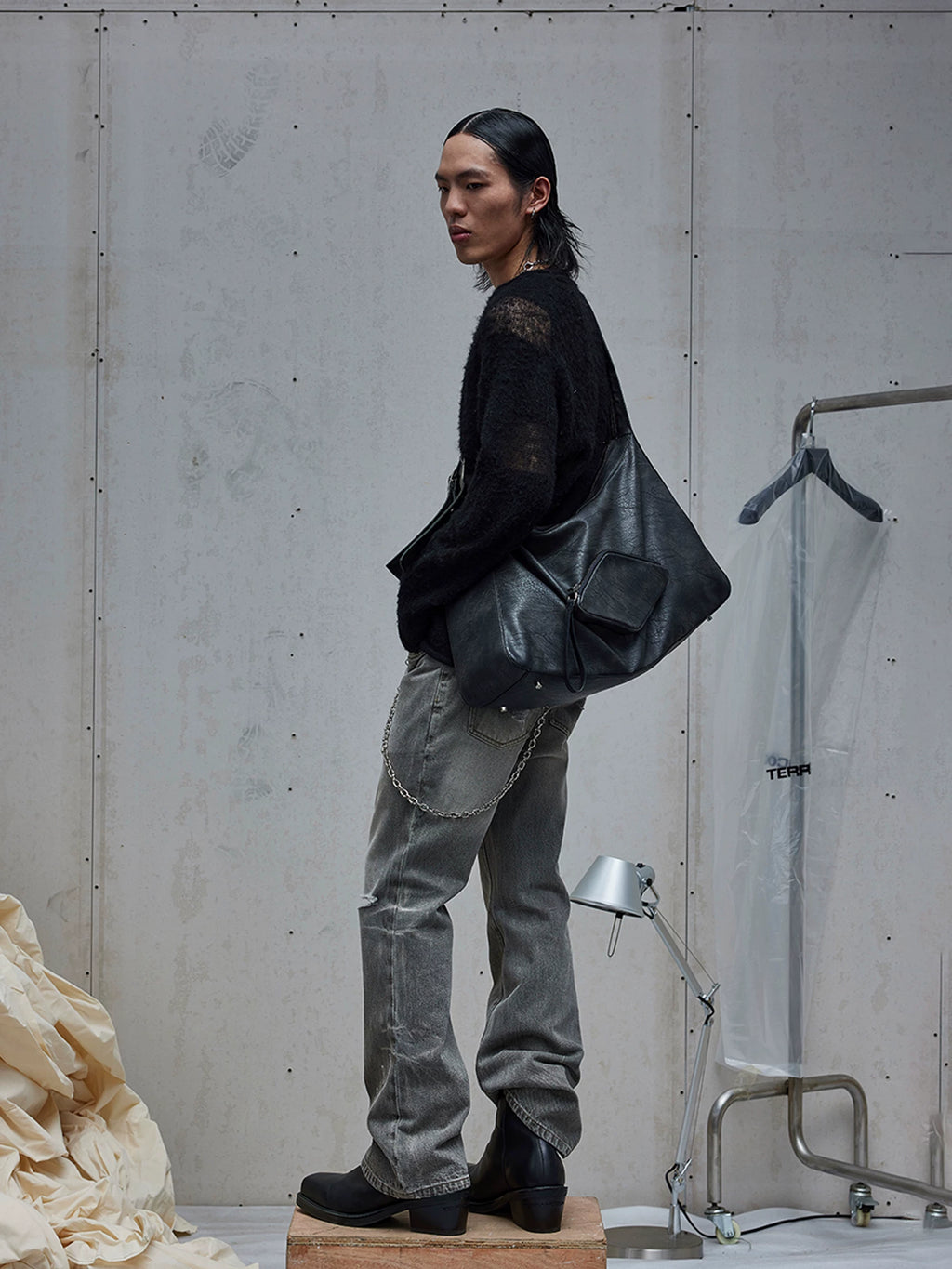 TERRAINCOGNITA Made Old Crack Wide Shoulder Strap Tote Bag