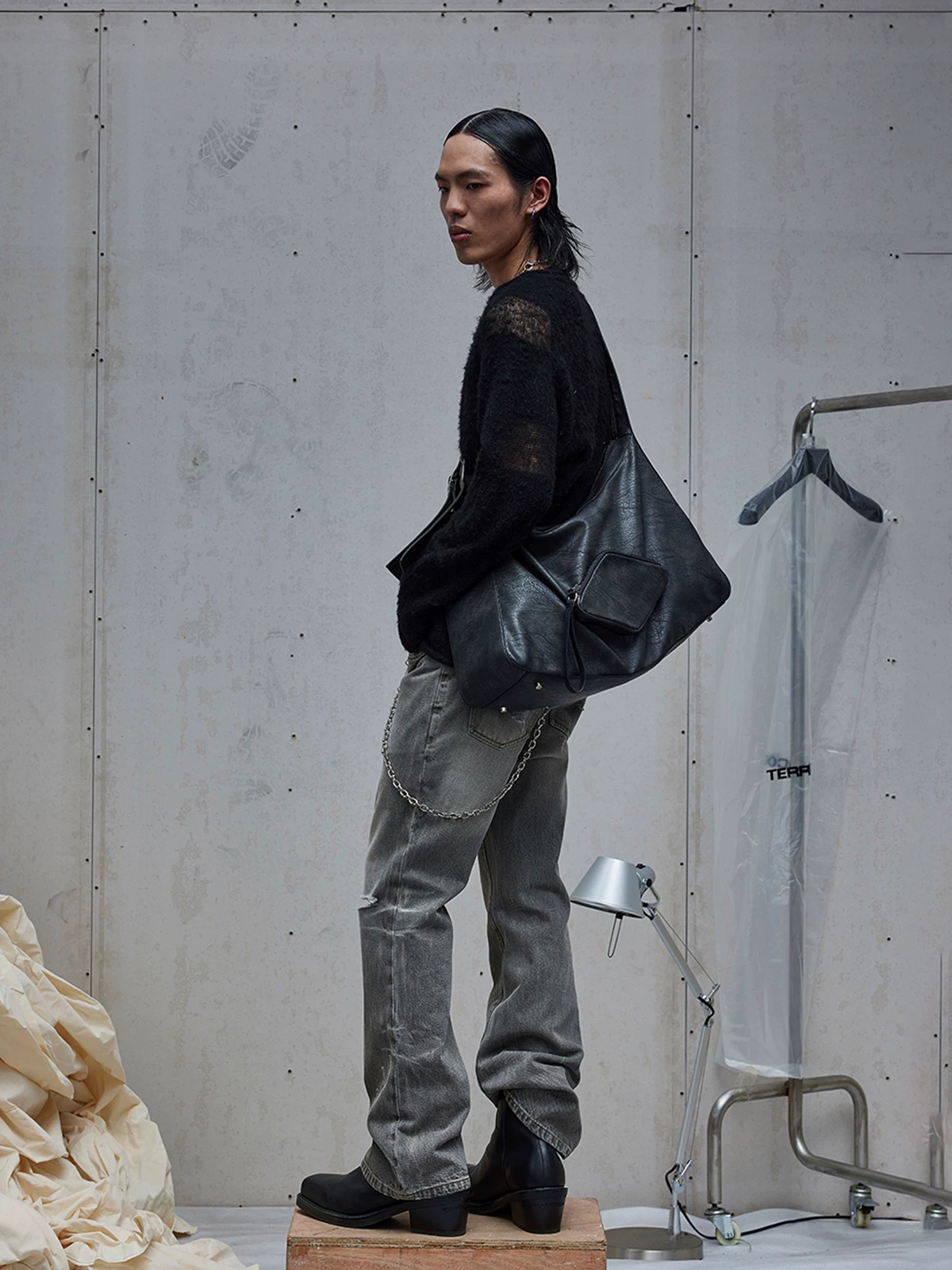 TERRAINCOGNITA Made Old Crack Wide Shoulder Strap Tote Bag