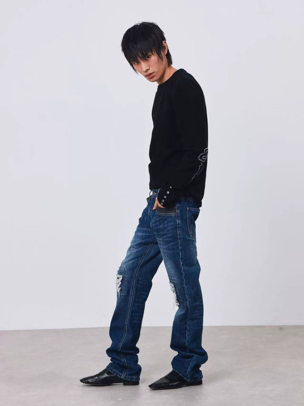 DETW Key Embroidery Premium Front Shoulder Slim Knitted Sweater