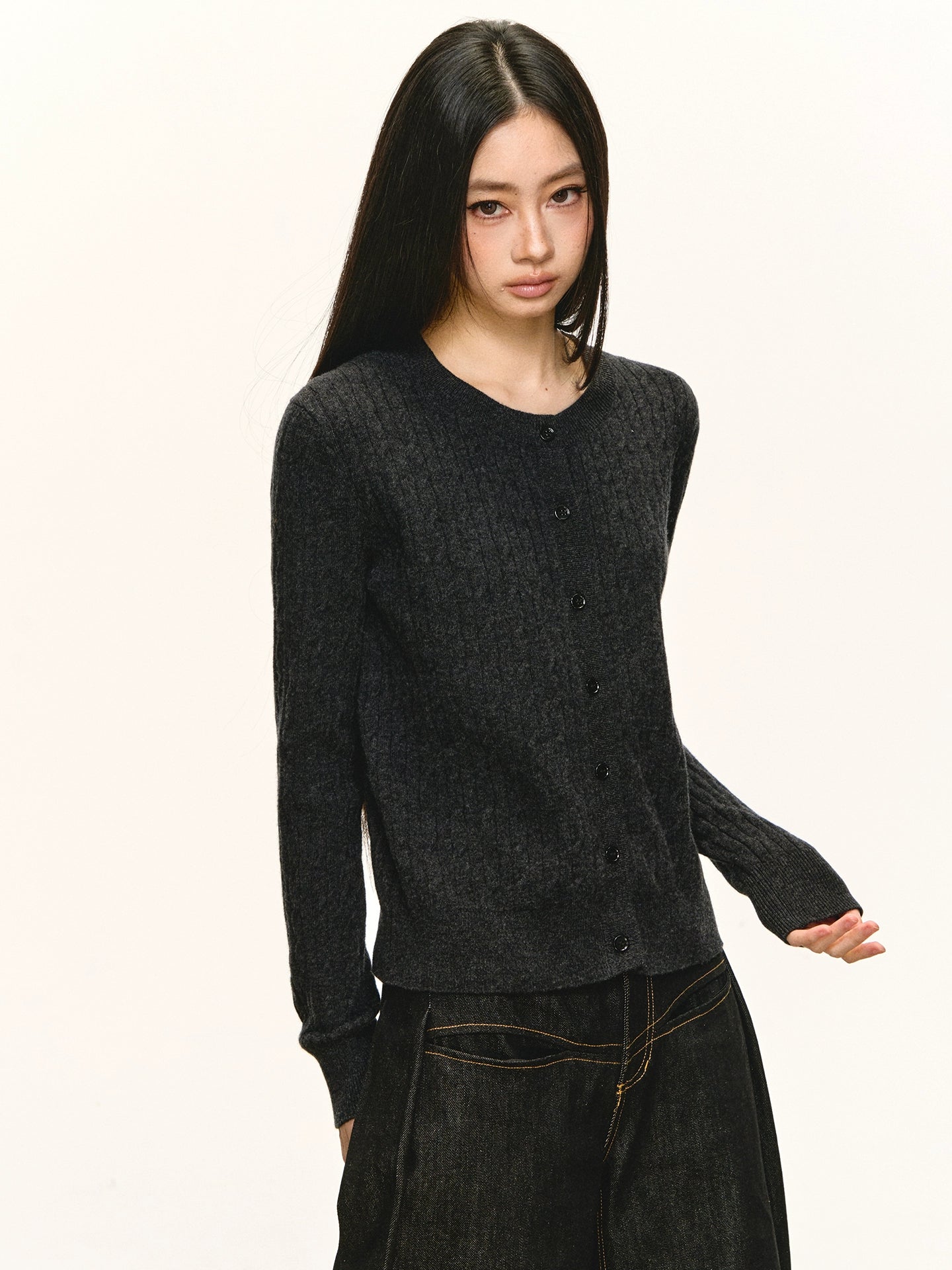 Anna Aneae Bottomed Slim-fitting Short Knitted Top