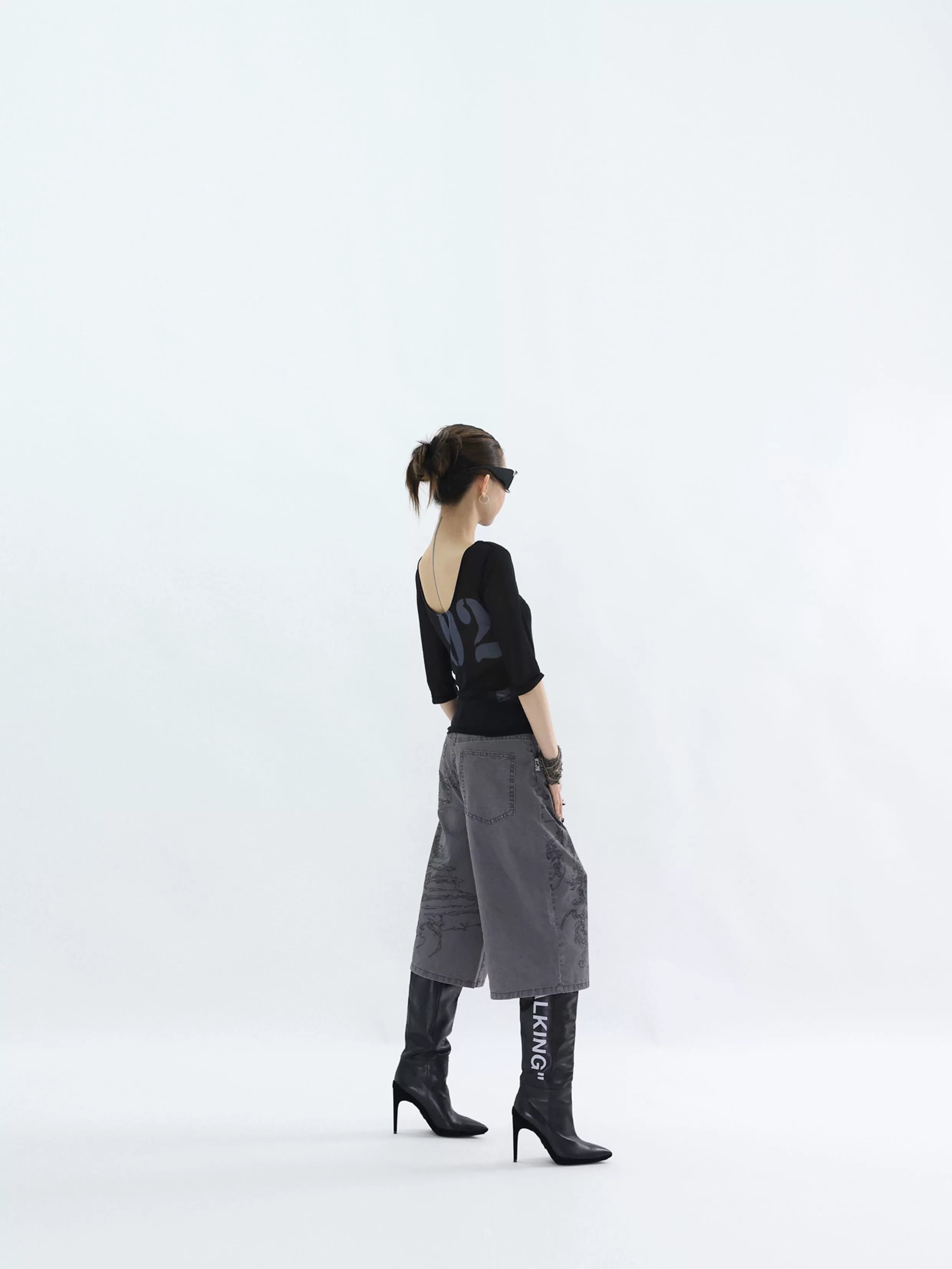 FUZZYKON Hand-drawn Stitch Loose-print Cropped Pants