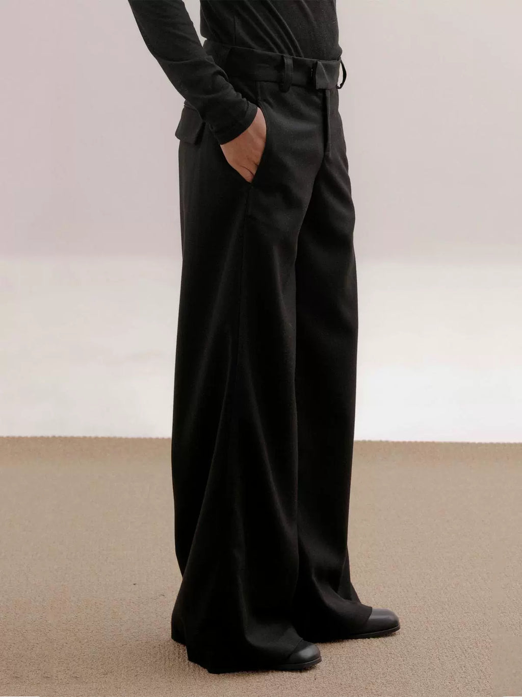 COLN Low-rise Wide-leg Flared Pants