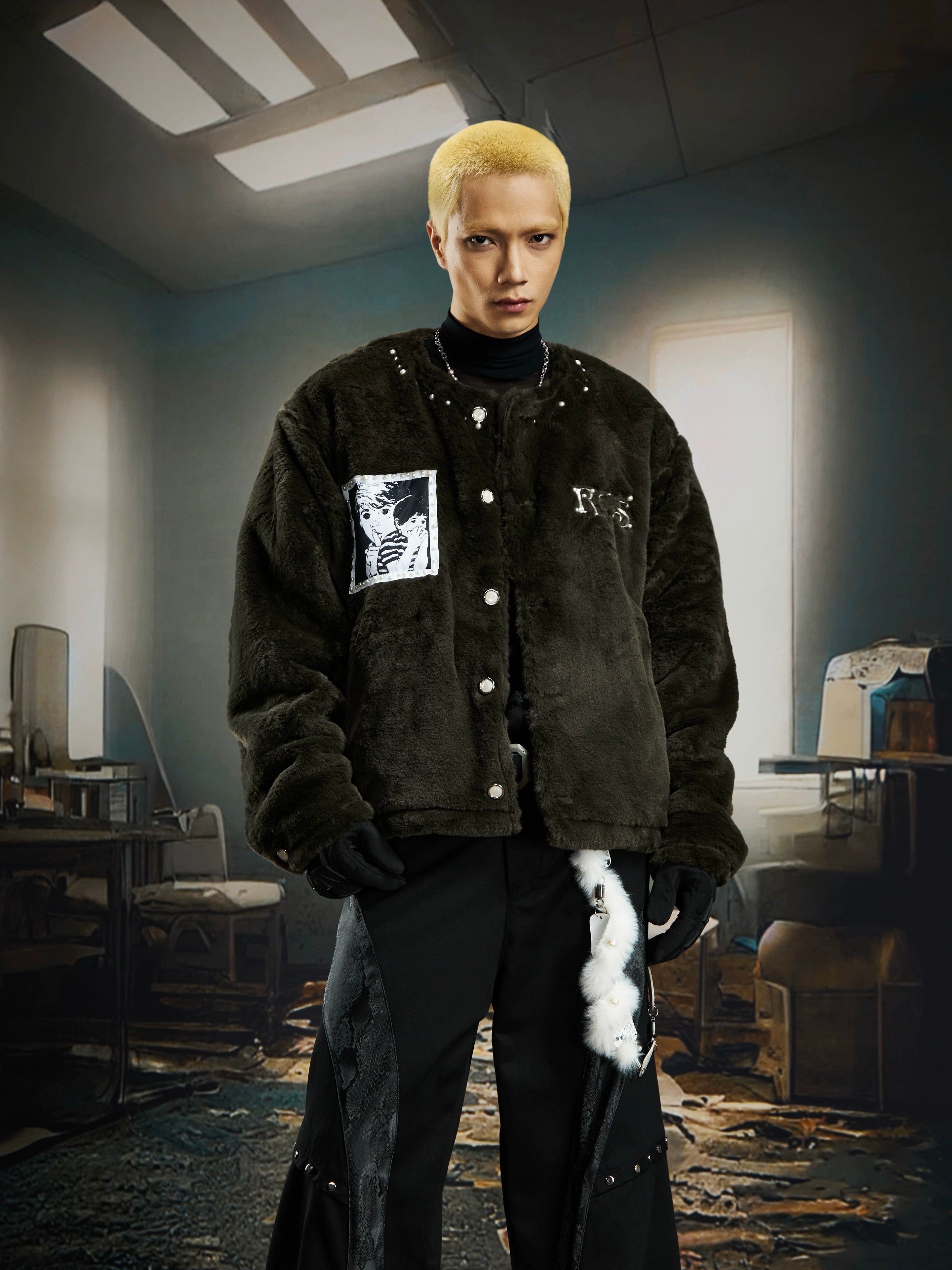 NOMANIAI Plush Comic Patch Short Padded Jacket