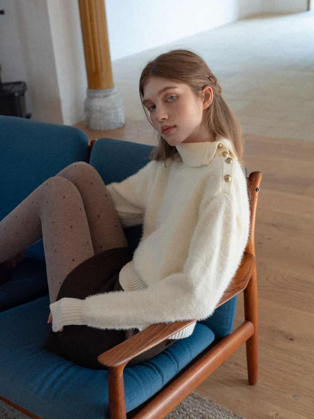 EGGKA Button Plush Simple Temperament Knitted Sweater