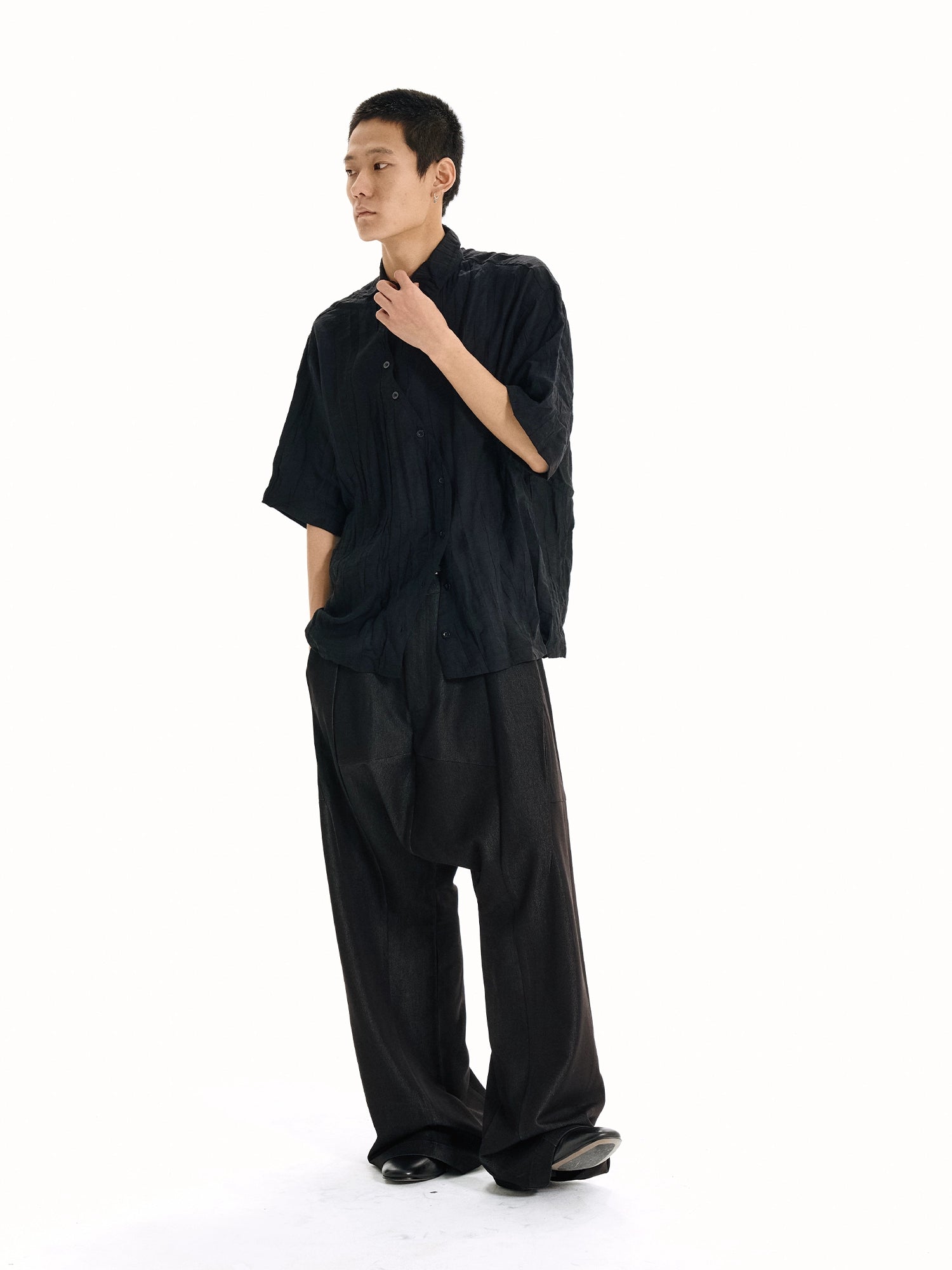WANNA LAB Curve Placket Asymmetric Tailoring Tee