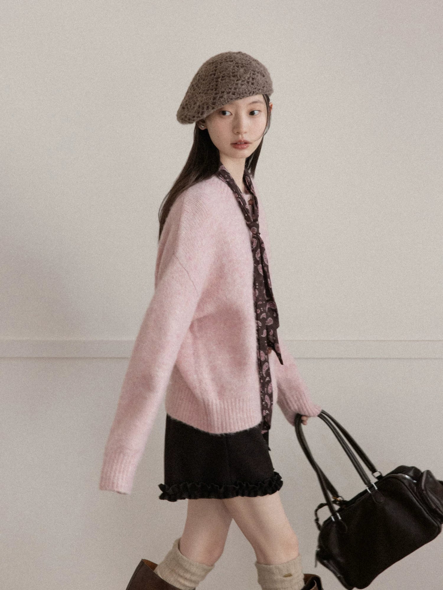 Cantonstory Lazy Style Slim and Thin Knitted Sweater