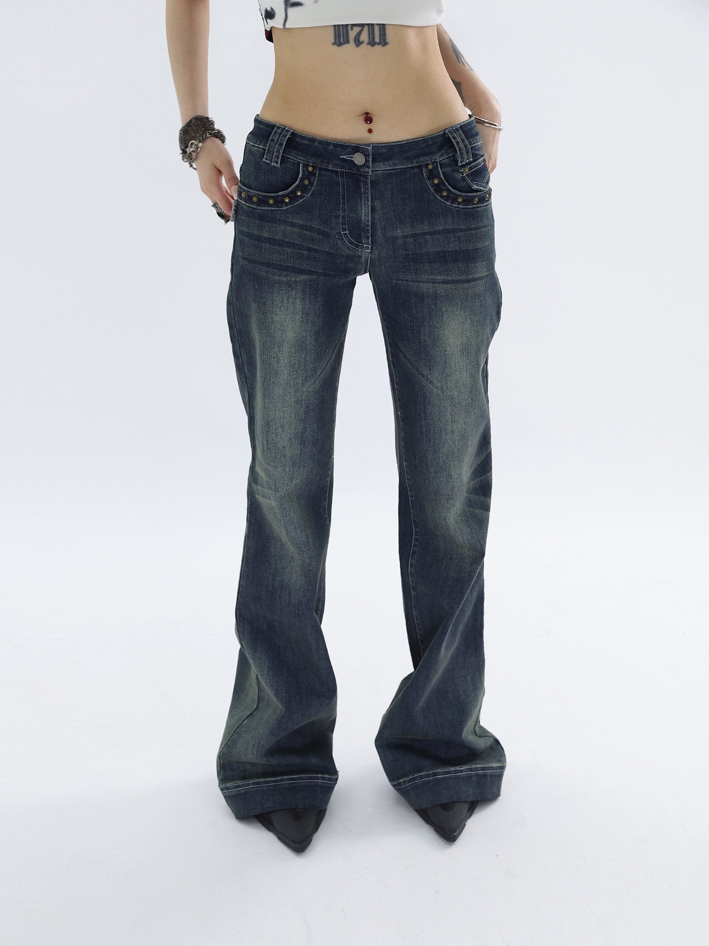FUZZYKON Trimmed Rivet Skinny Low-rise Flared Jeans