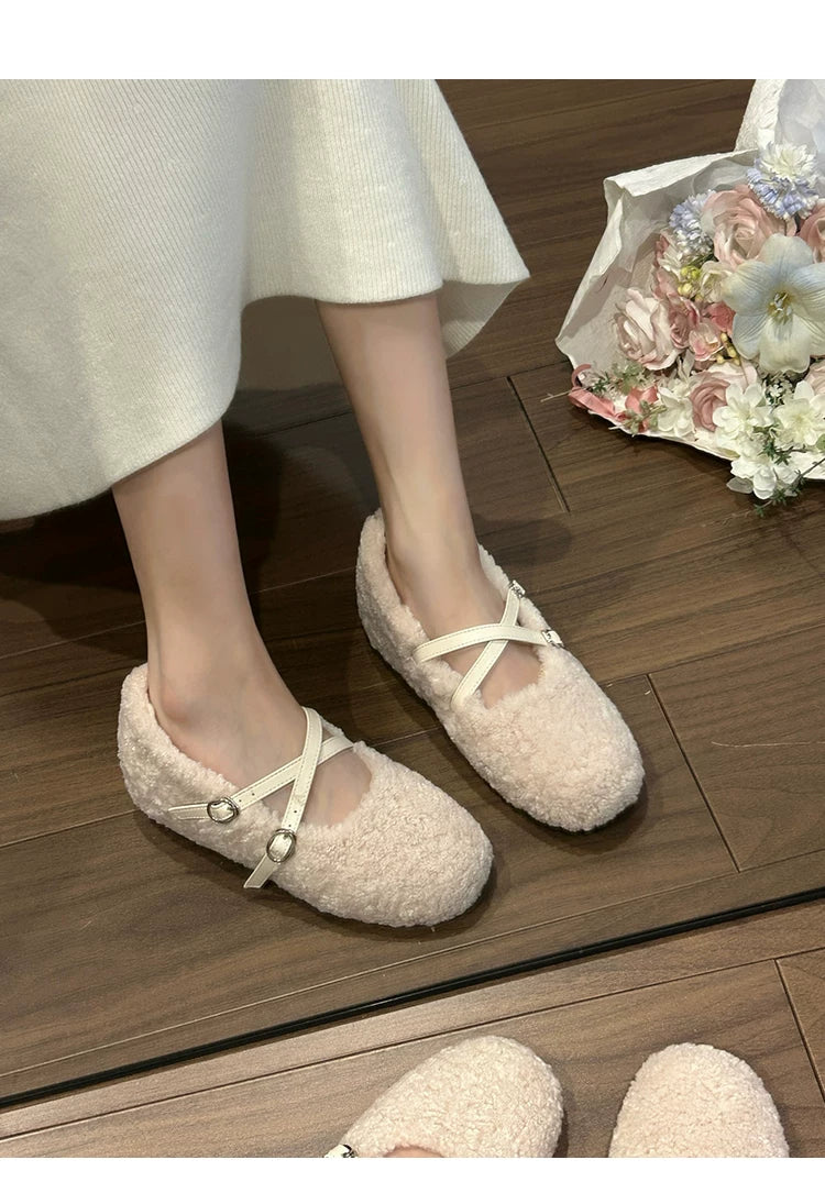 CHRNDXEE Cross-buckle Flat-soled Lamb Wool Shoes