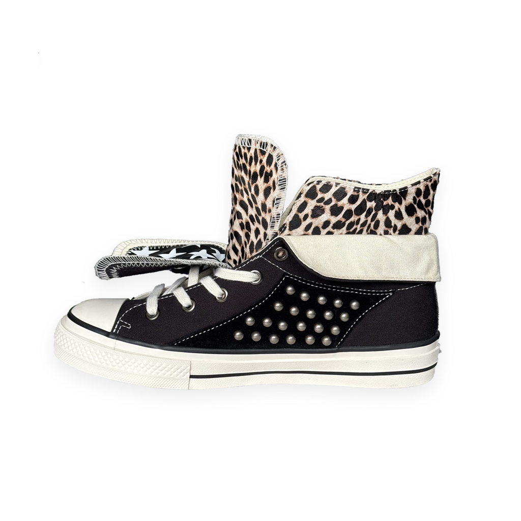 NumbAsia Zebra Pattern Star Print Rivet Canvas Shoes