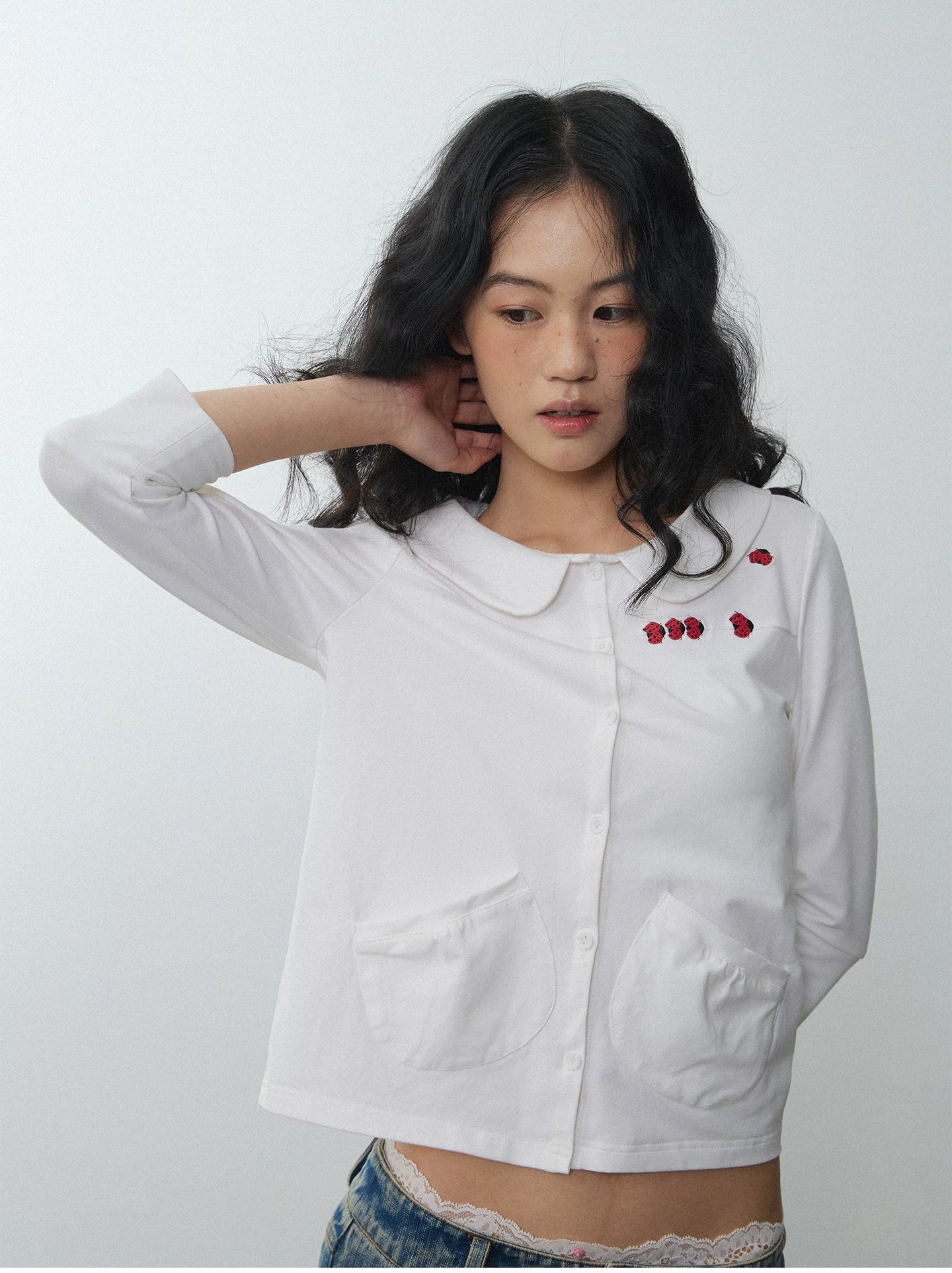 In Two Twos Beetle Embroidered Doll Collar Half Sleeve Shirt